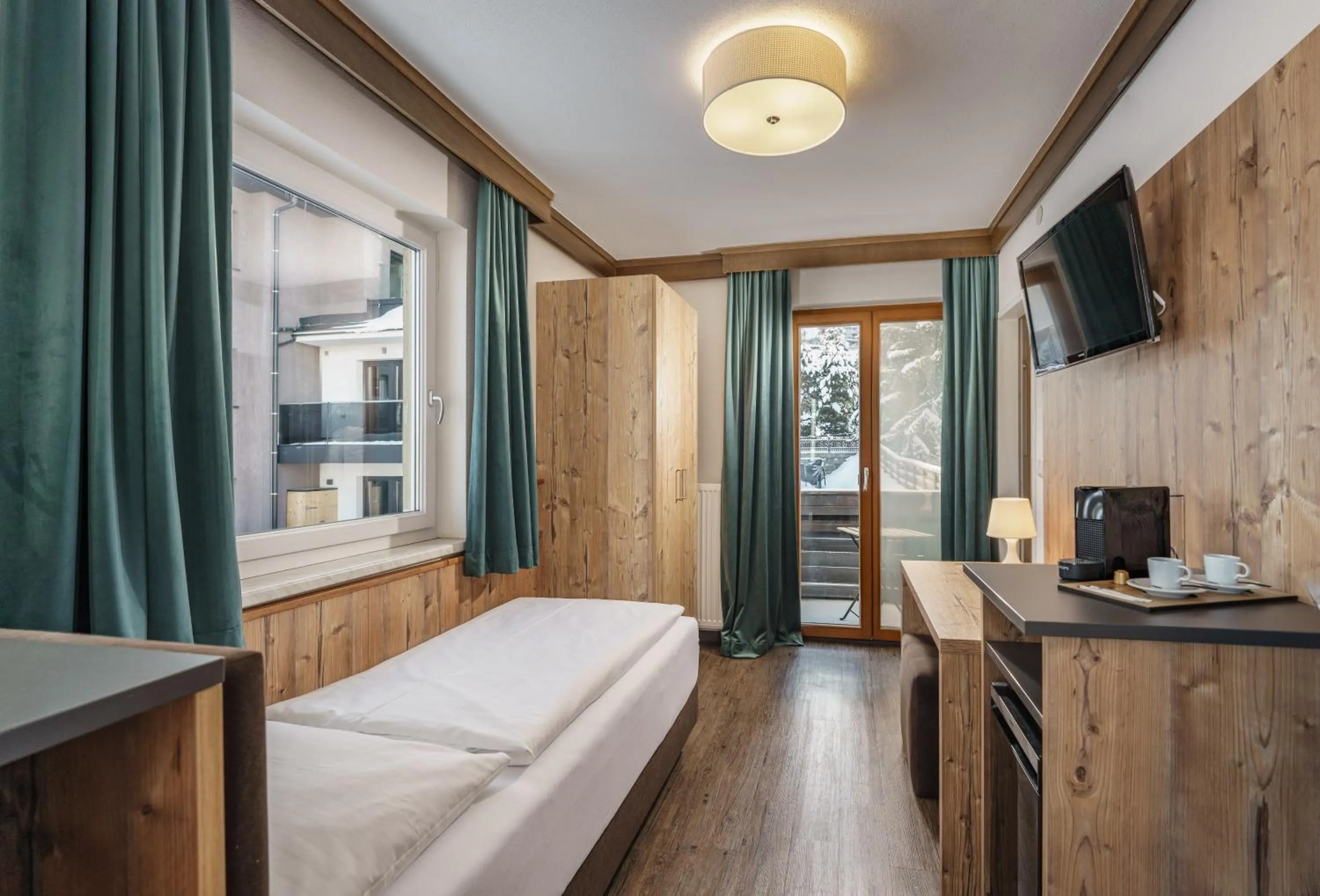 Single Room with Balcony in Landhaus Hubertus Wellness & Breakfast