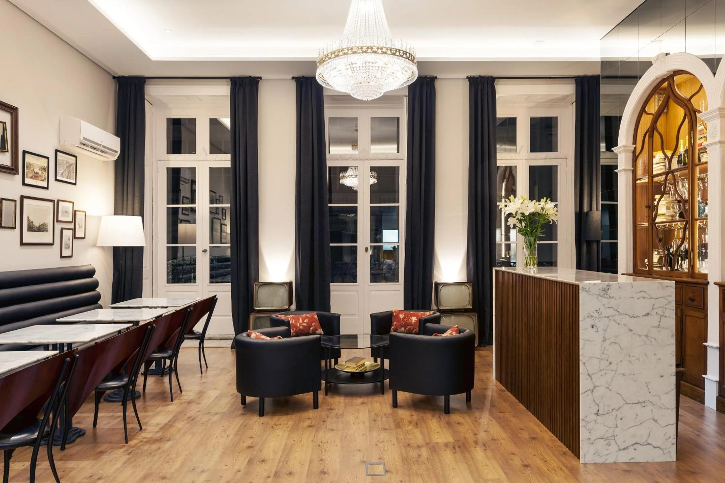 Restaurant/places to eat in B The Guest Downtown