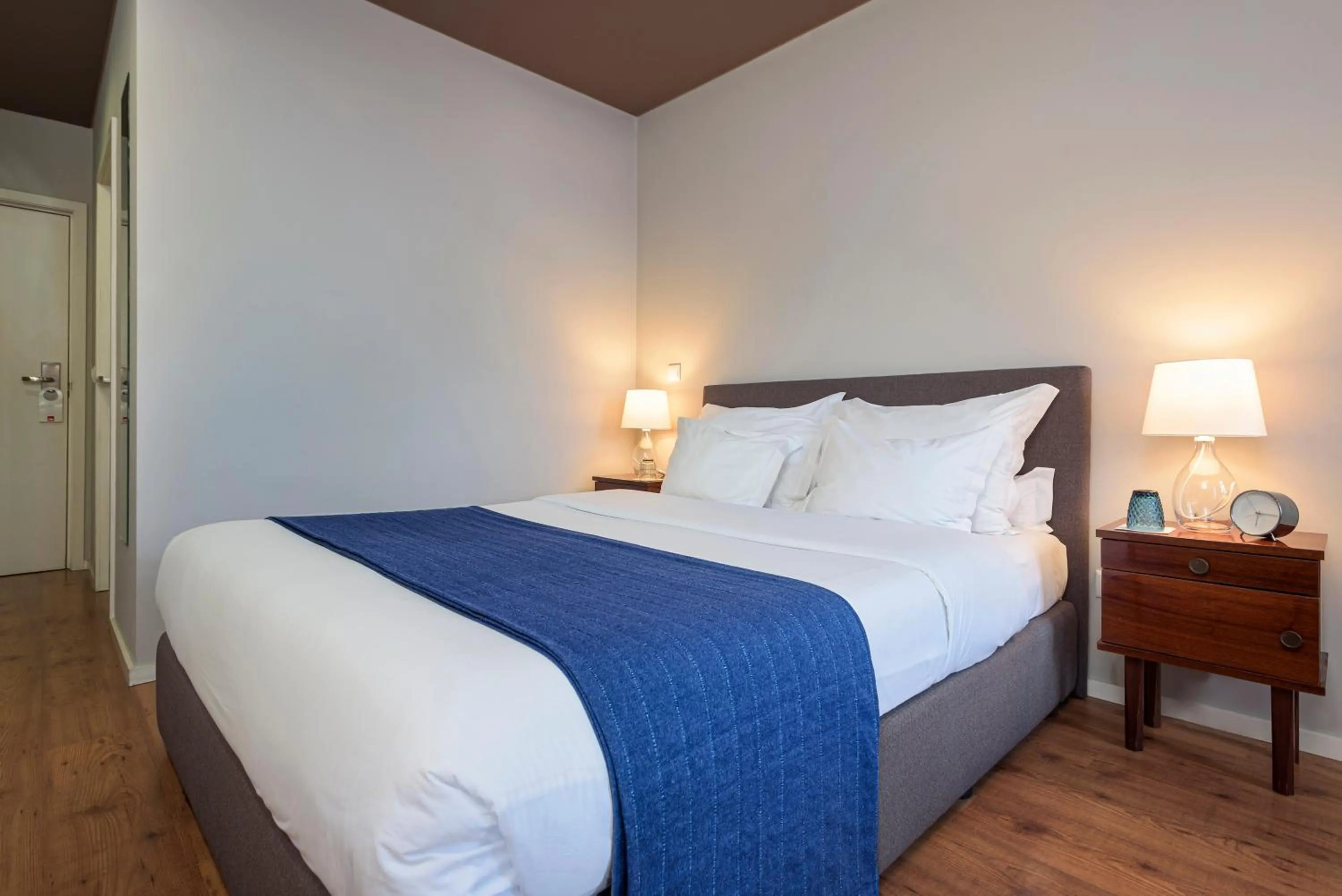 Bedroom, Bed in B The Guest Downtown