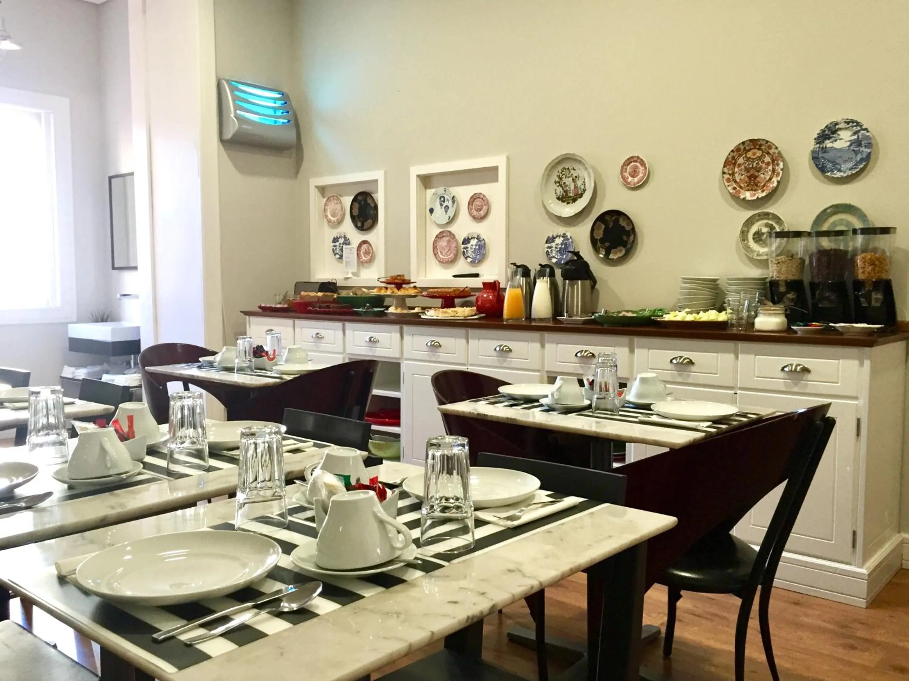 Breakfast in B The Guest Downtown