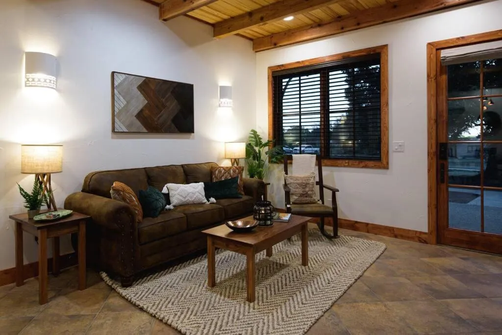 Little Dutch Cabin #3 - 12 min to Magnolia-Baylor