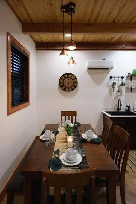 Little Dutch Cabin #3 - 12 min to Magnolia-Baylor