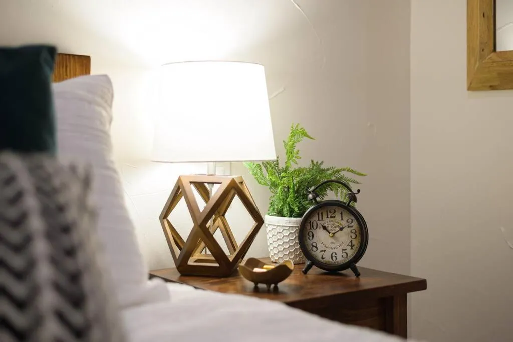 Bed in Little Dutch Cabin #3 - 12 min to Magnolia-Baylor