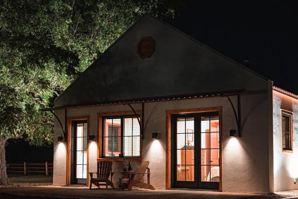 Little Dutch Cabin #3 - 12 min to Magnolia-Baylor