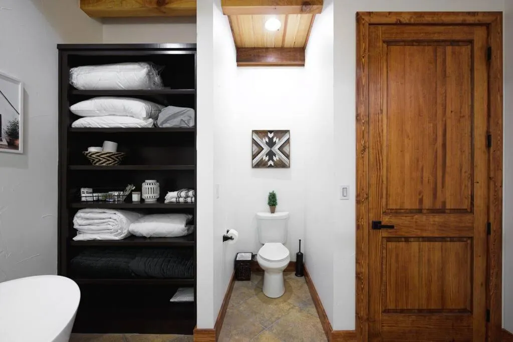 Little Dutch Cabin #3 - 12 min to Magnolia-Baylor