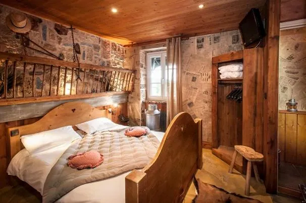 Bed in Hotel Le Rocher Blanc