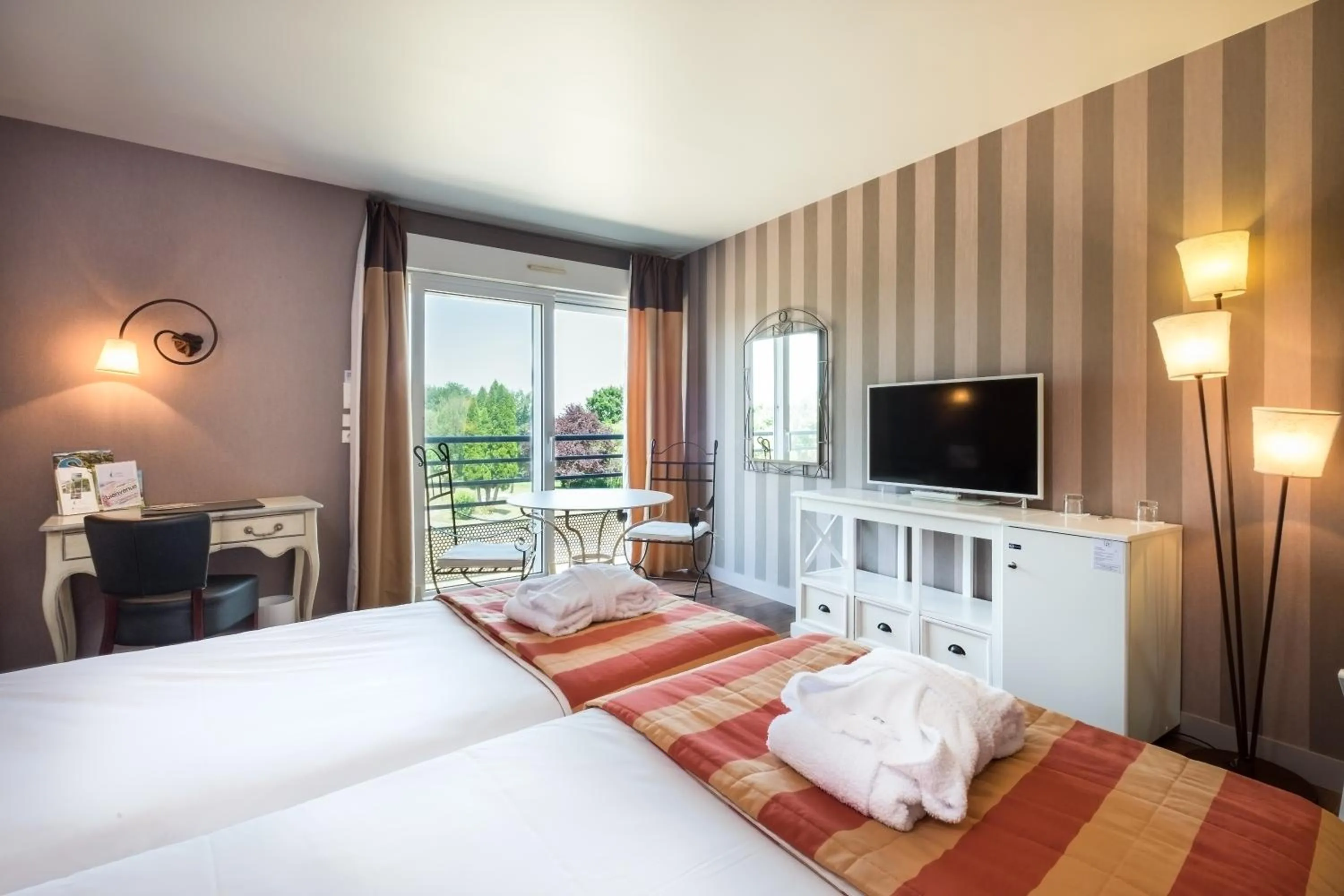 Photo of the whole room, Bed in Logis Hôtel & Restaurant L'ermitage