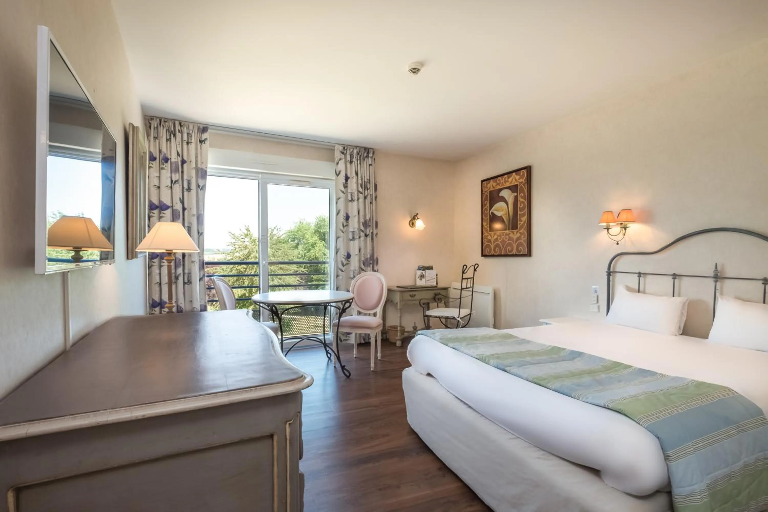 Photo of the whole room, Bed in Logis Hôtel & Restaurant L'ermitage