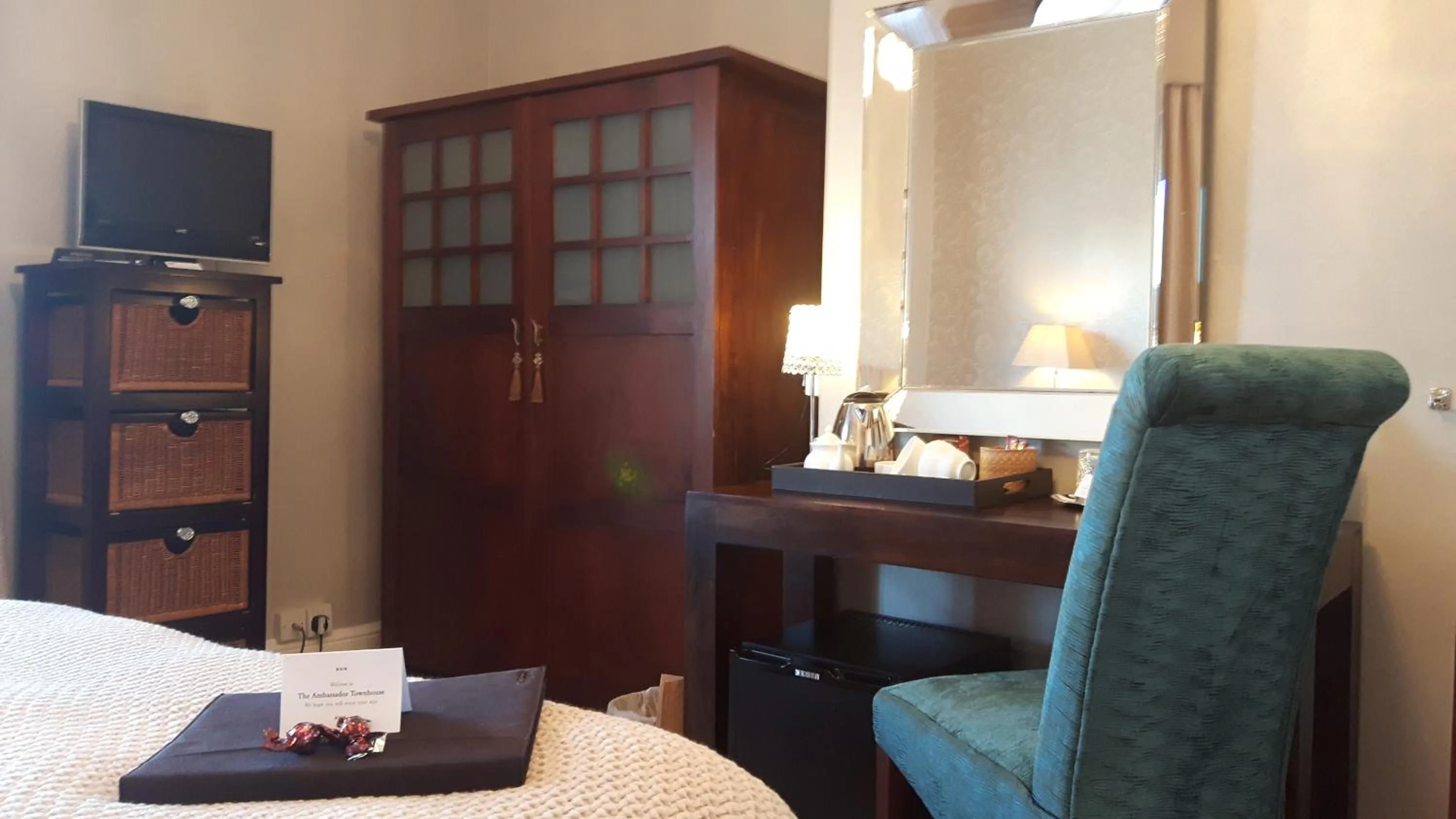 Bedroom, Bed in The Ambassador Townhouse