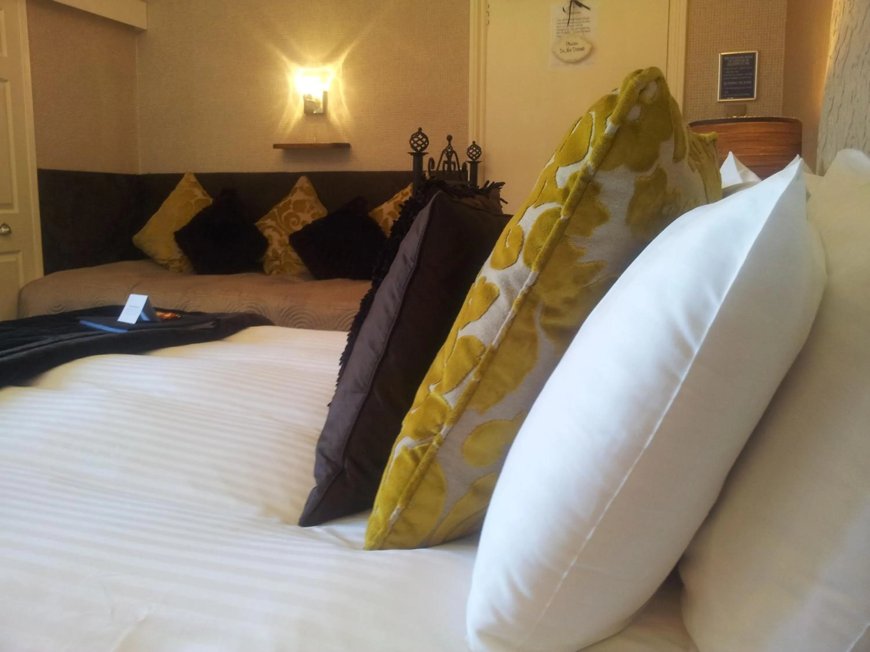 Bedroom, Bed in The Ambassador Townhouse