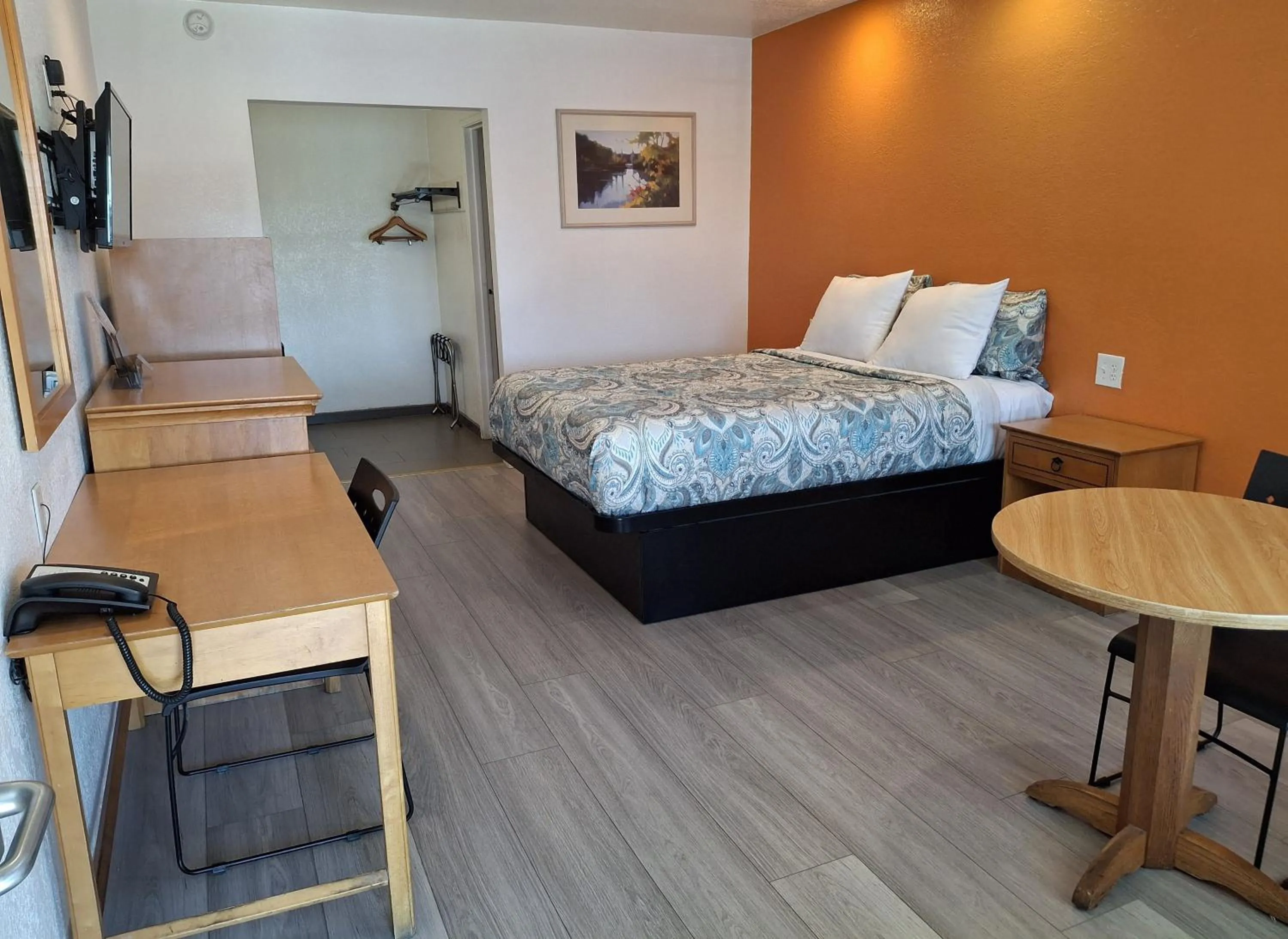 Bedroom, Bed in Rodeway Inn Alameda-Oakland