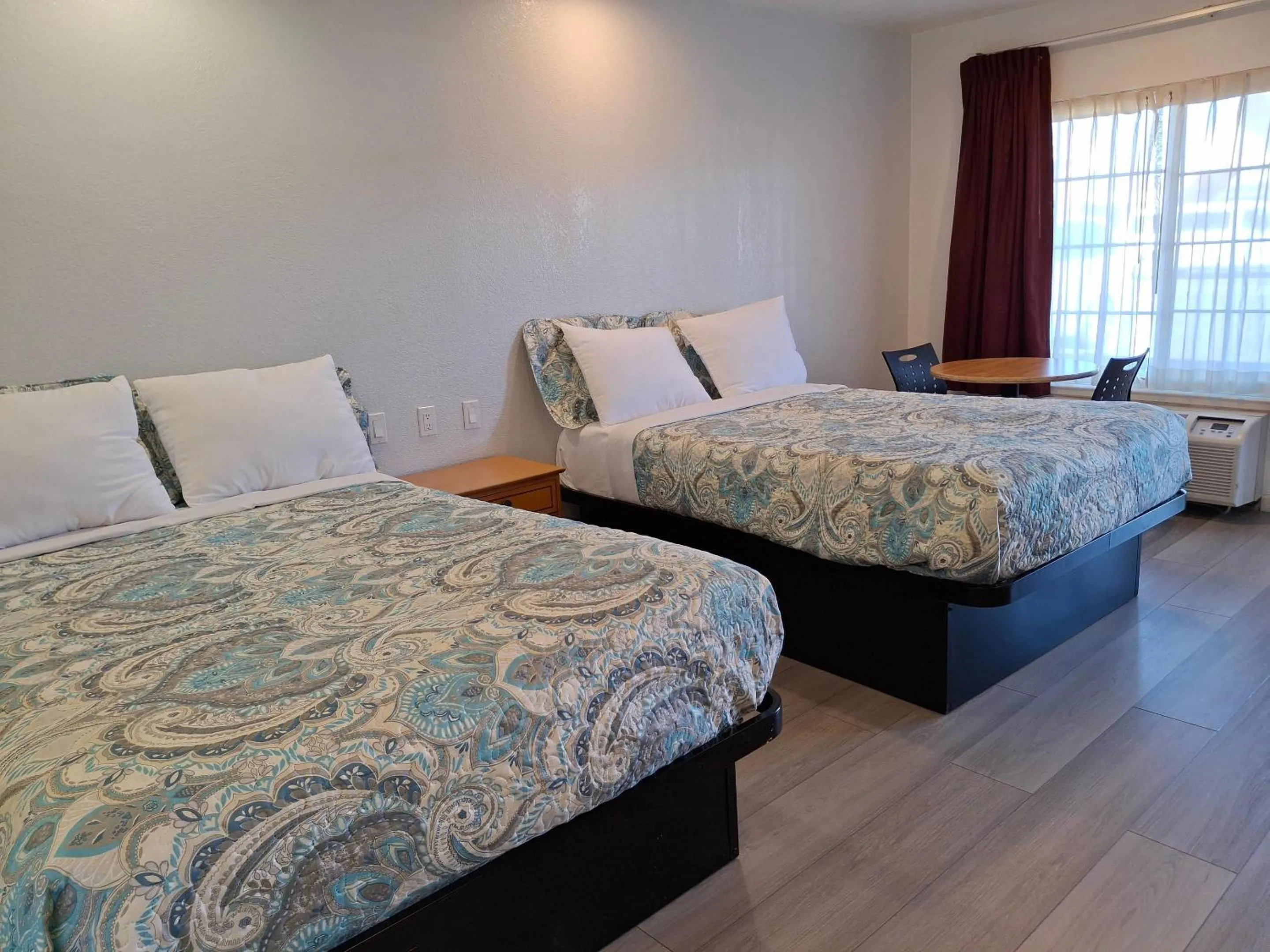 Bedroom, Bed in Rodeway Inn Alameda-Oakland