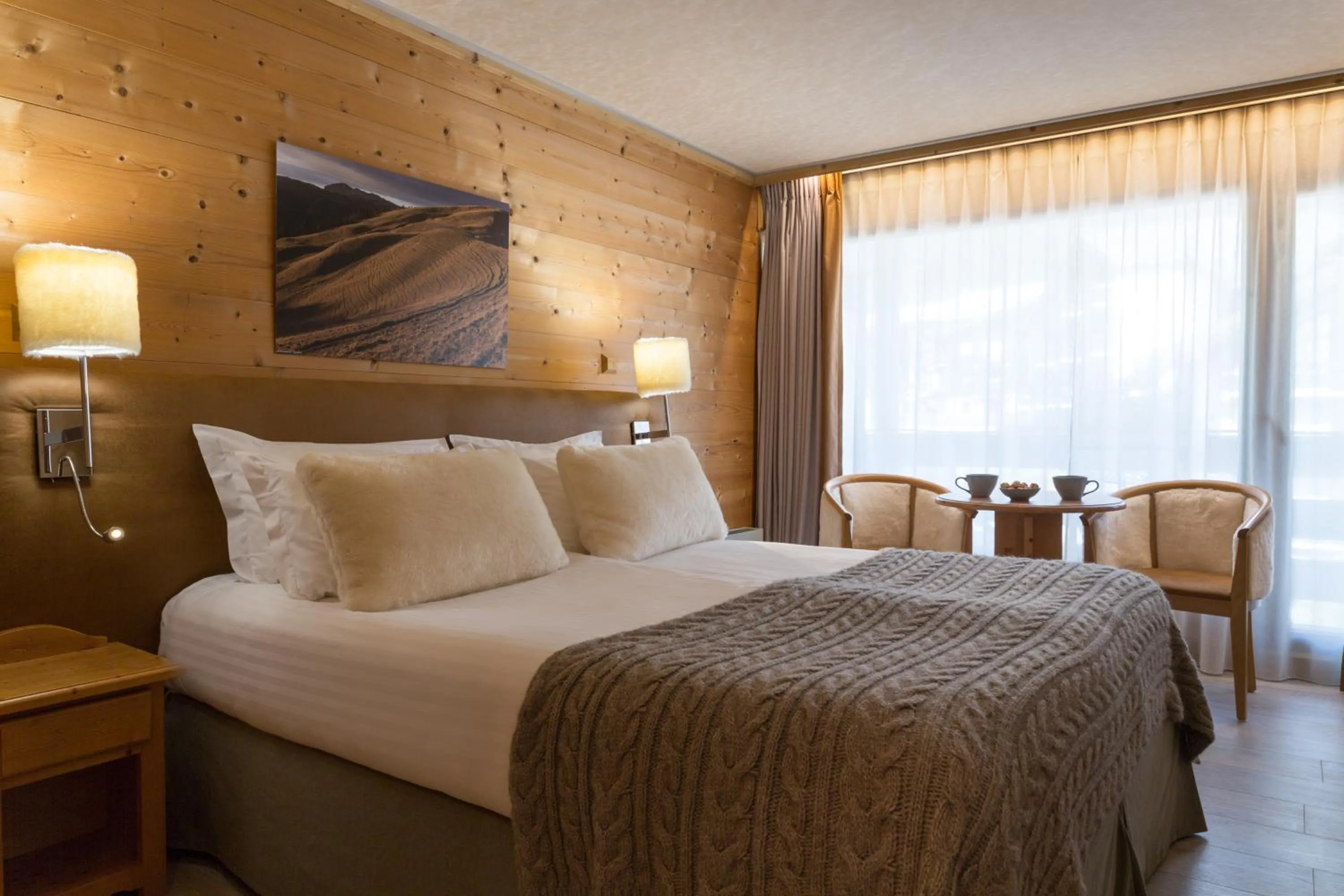 Photo of the whole room, Bed in Chalet-Hôtel La Chemenaz