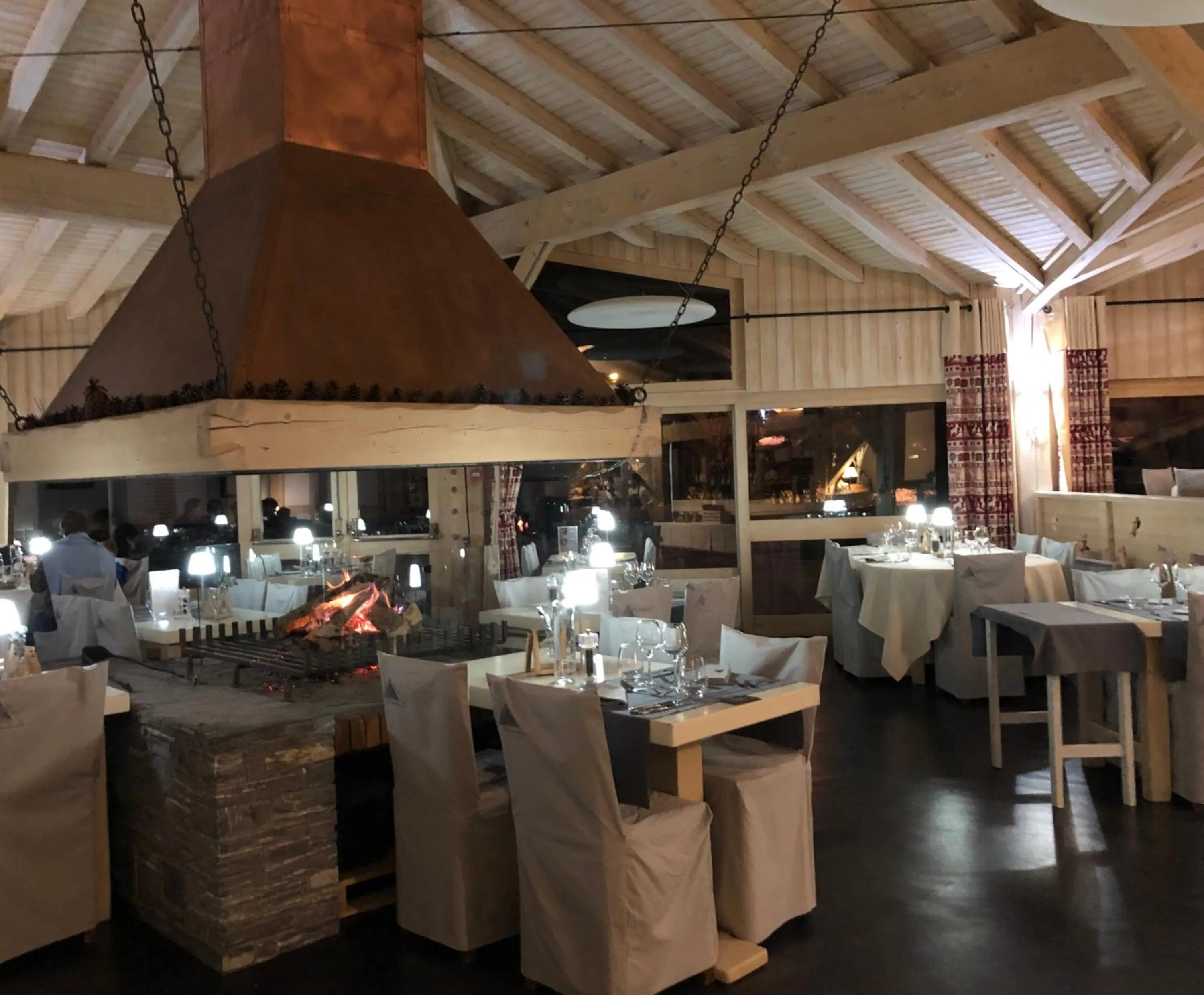 Restaurant/places to eat in Chalet-Hôtel La Chemenaz