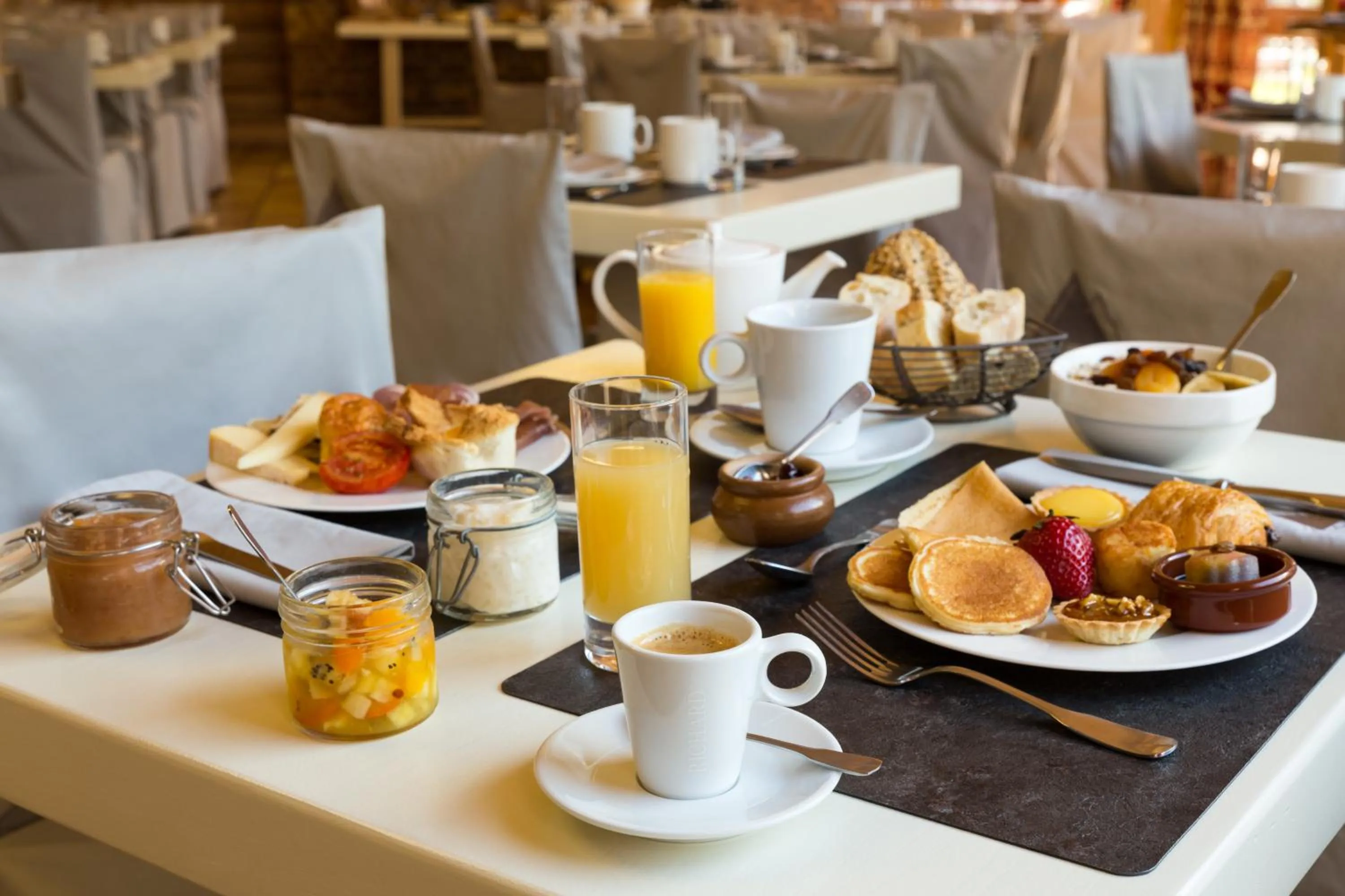 Restaurant/places to eat in Chalet-Hôtel La Chemenaz