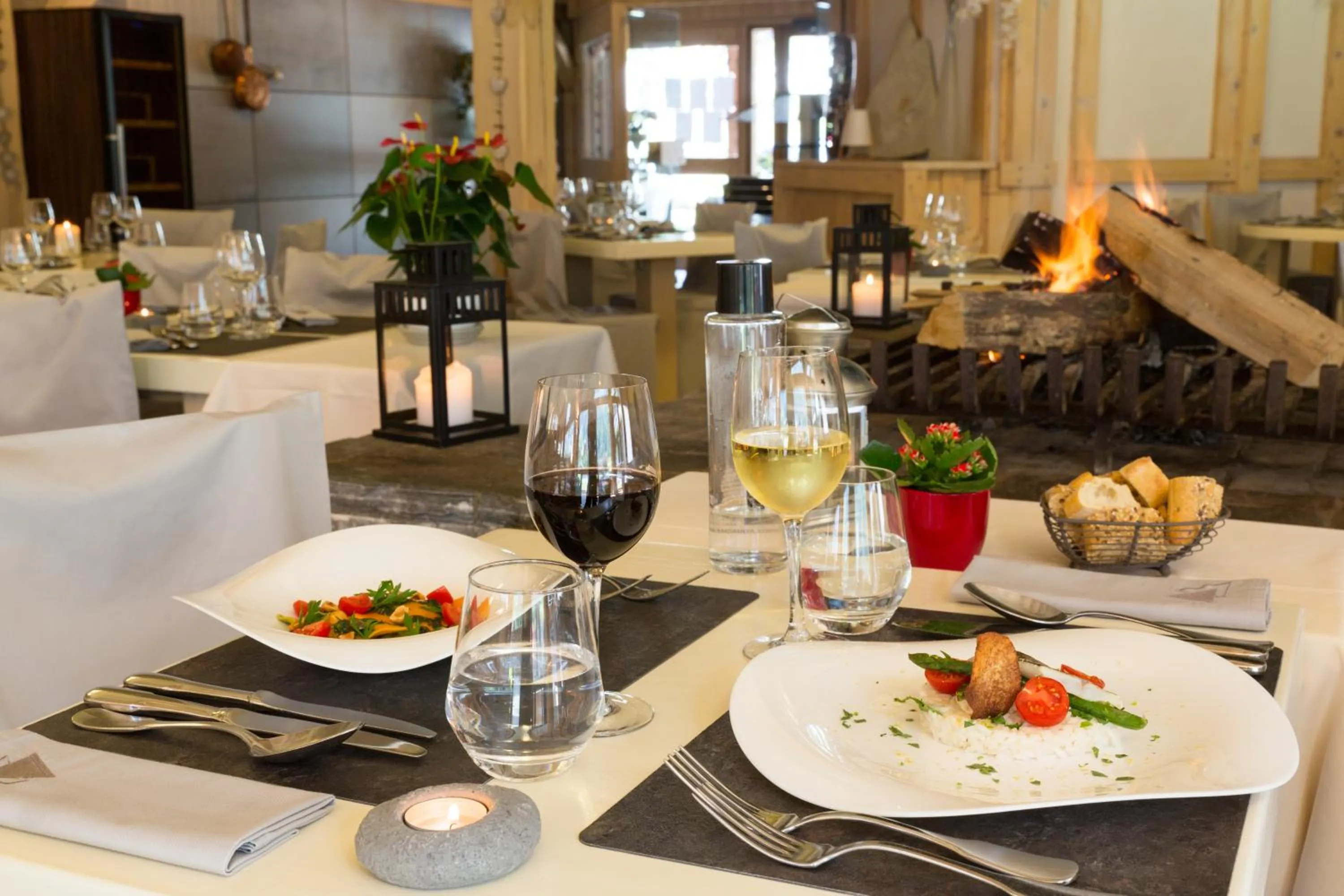 Restaurant/places to eat in Chalet-Hôtel La Chemenaz