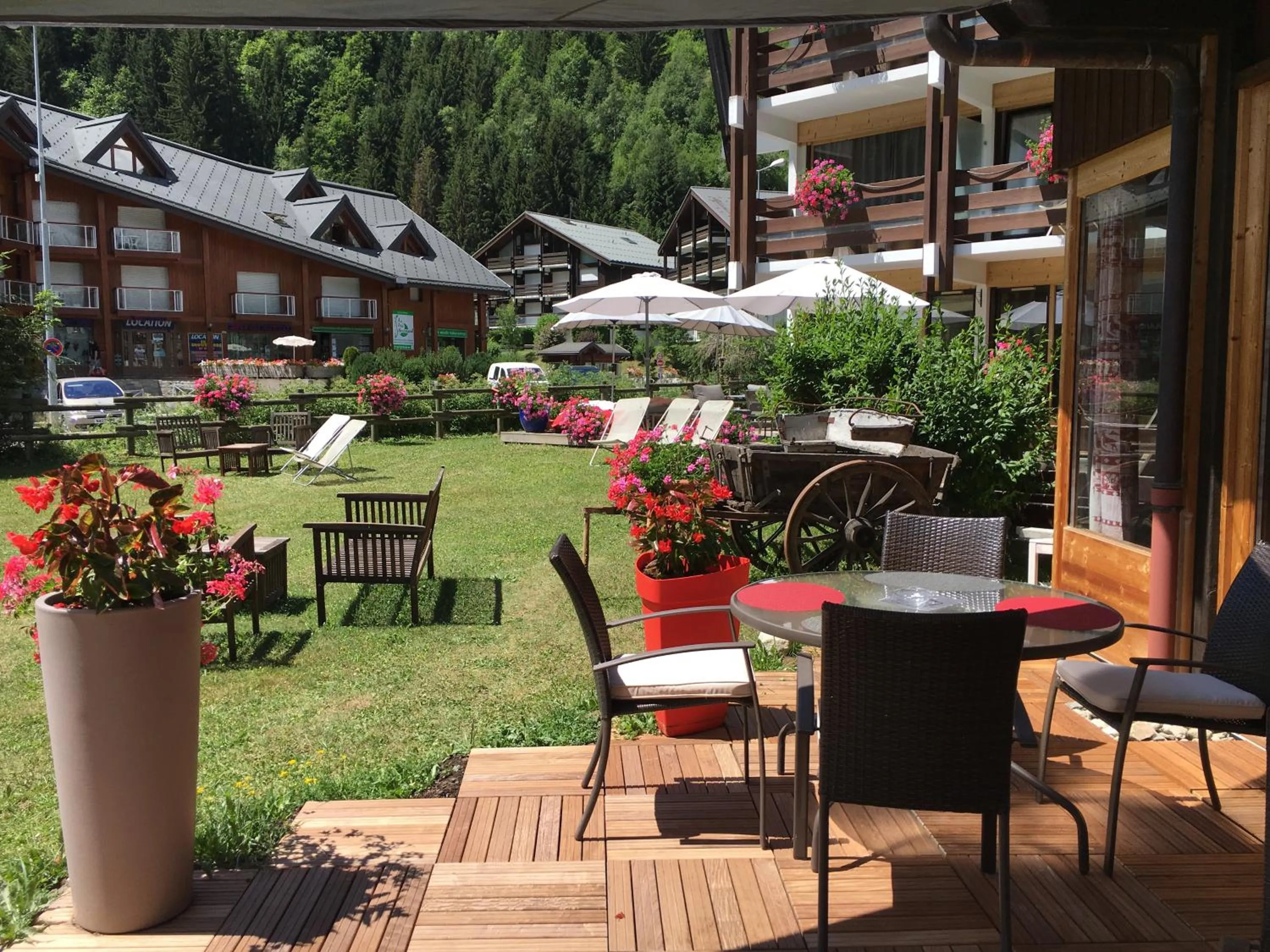 Patio in Chalet-Hôtel La Chemenaz