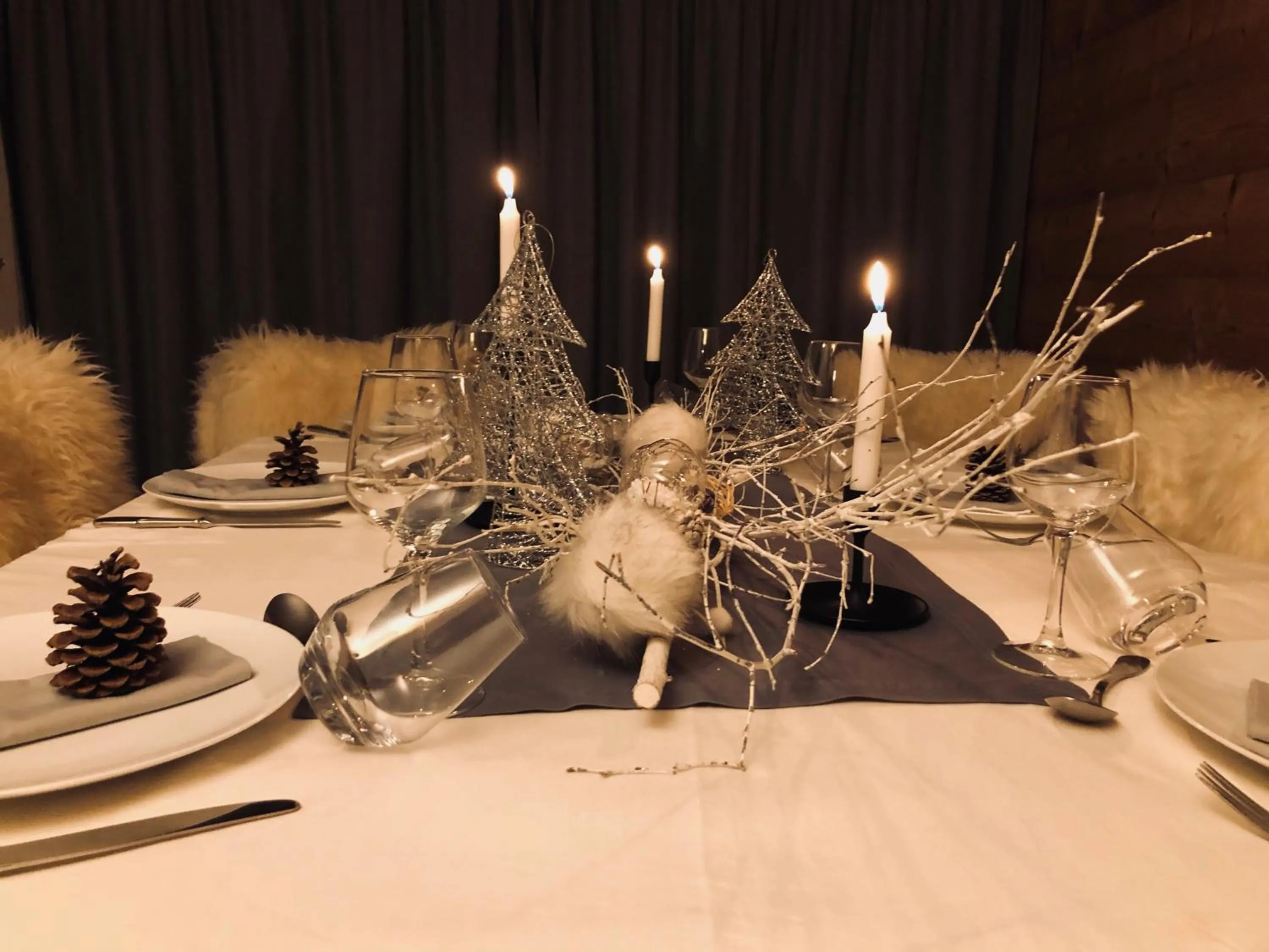 Dining area in Chalet-Hôtel La Chemenaz
