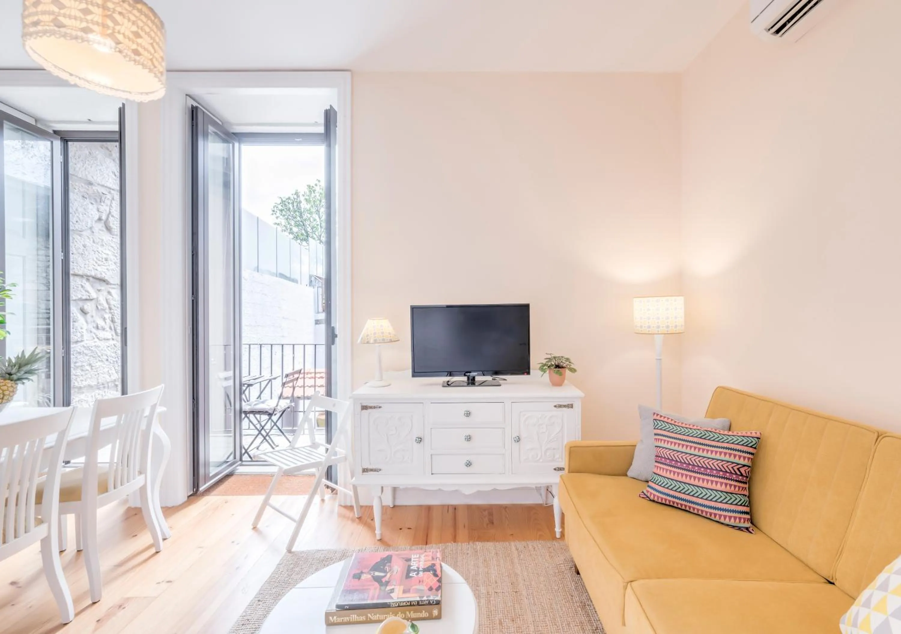 TV and multimedia in Look At Me - Serviced Lofts & Studios