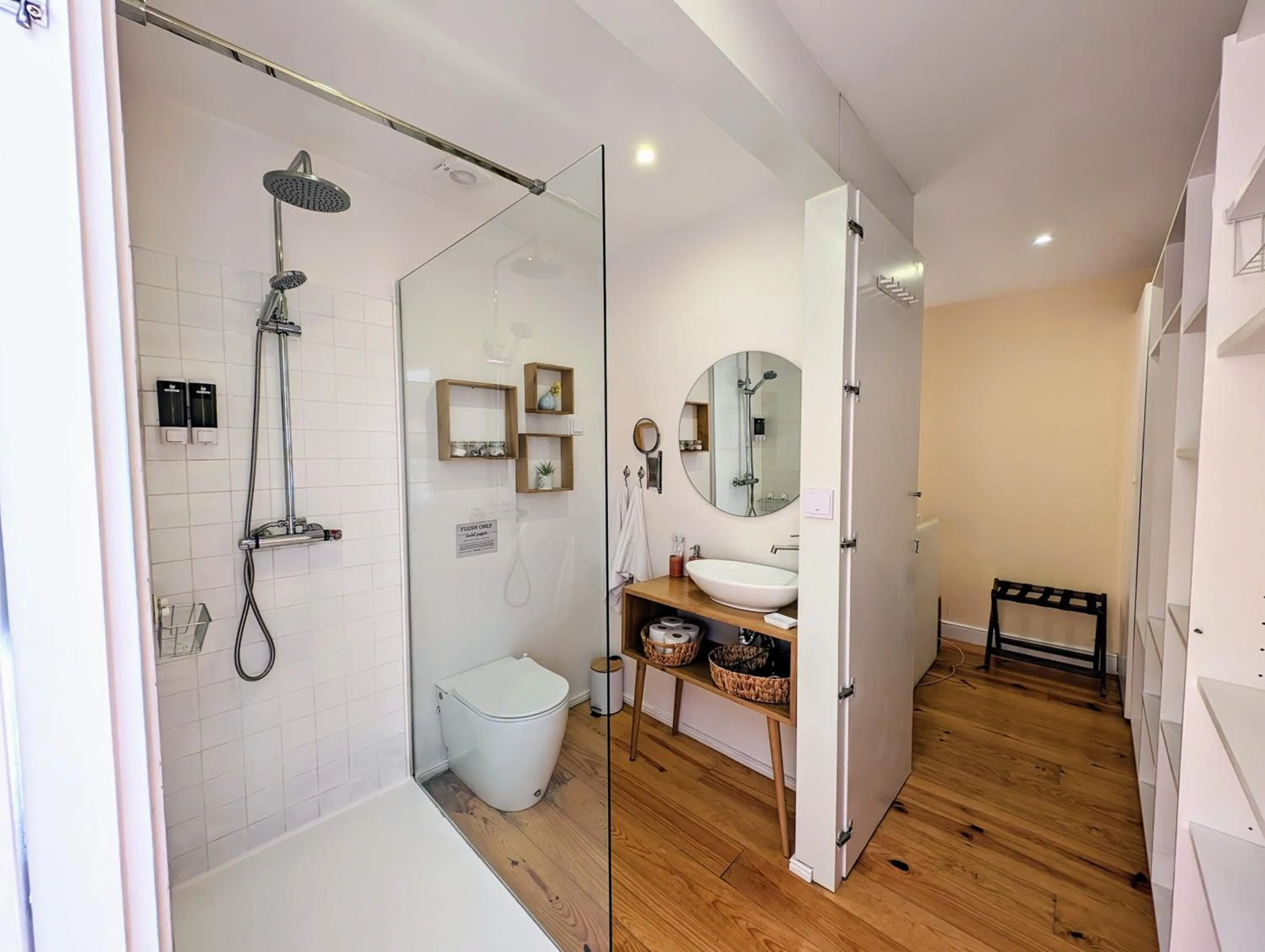 Toilet in Look At Me - Serviced Lofts & Studios