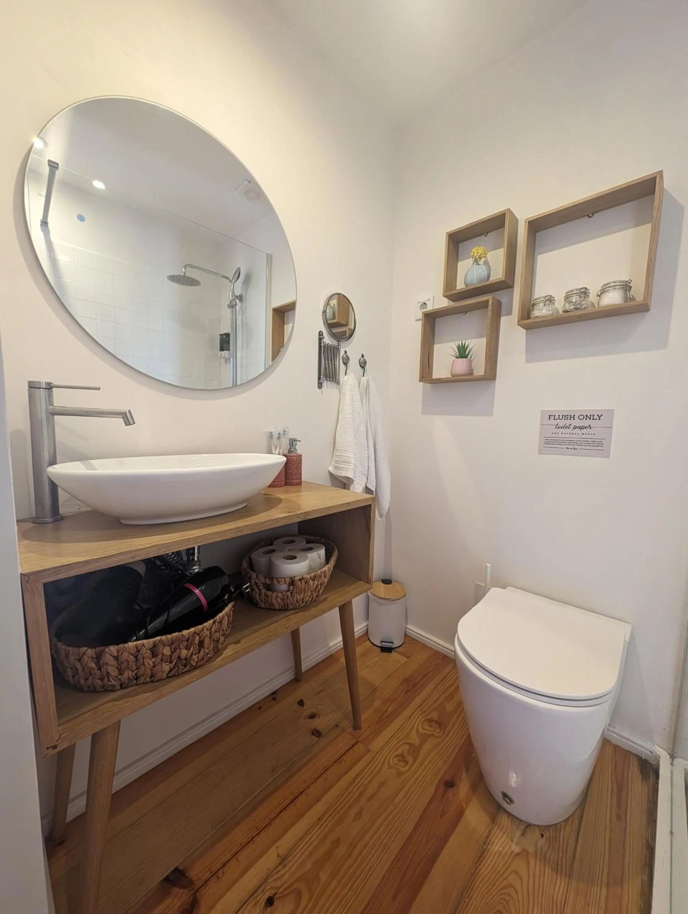 Toilet in Look At Me - Serviced Lofts & Studios