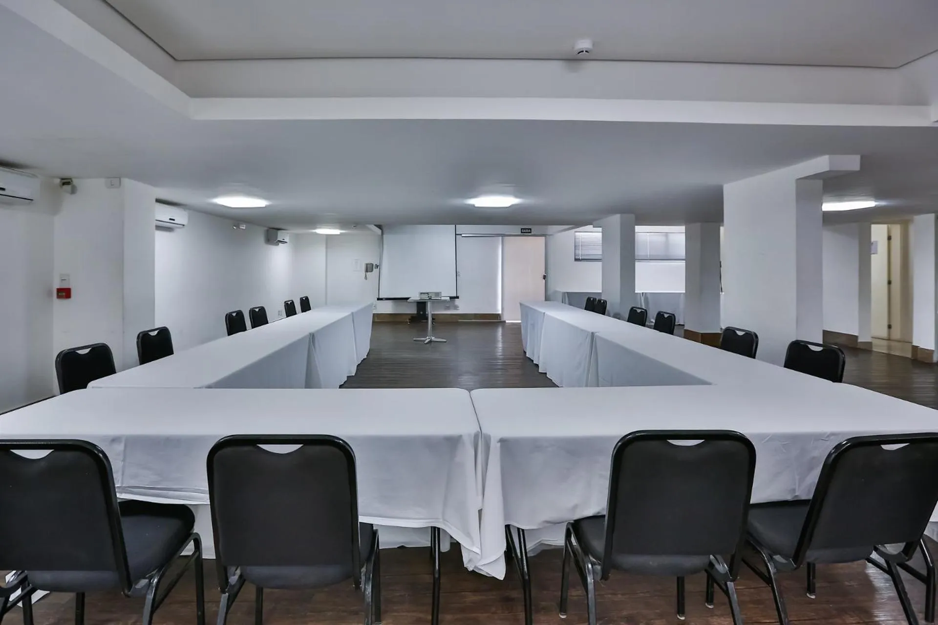 Meeting/conference room in San Diego Suites Pampulha Hotel - Oficial