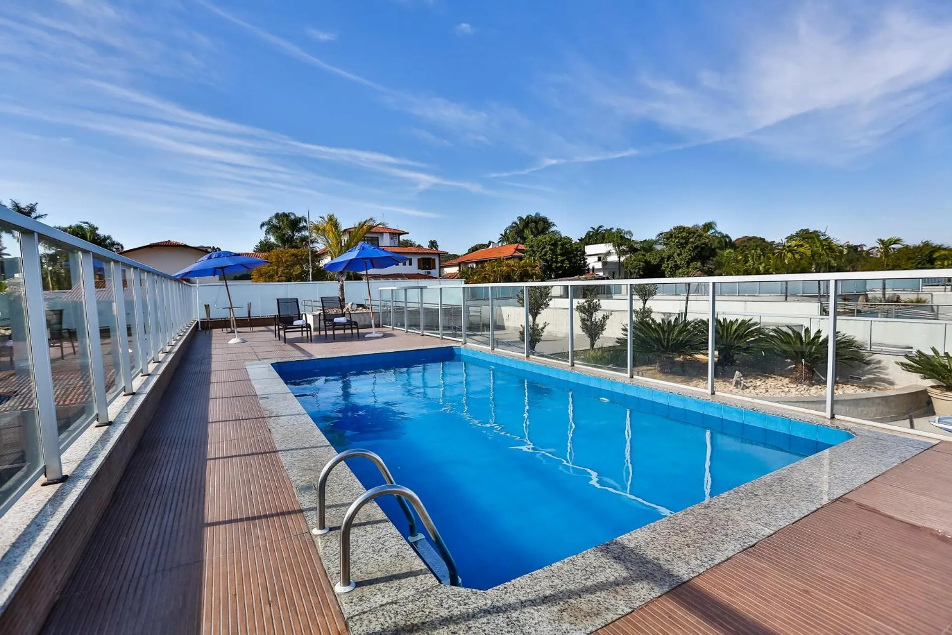 Swimming pool in San Diego Suites Pampulha Hotel - Oficial