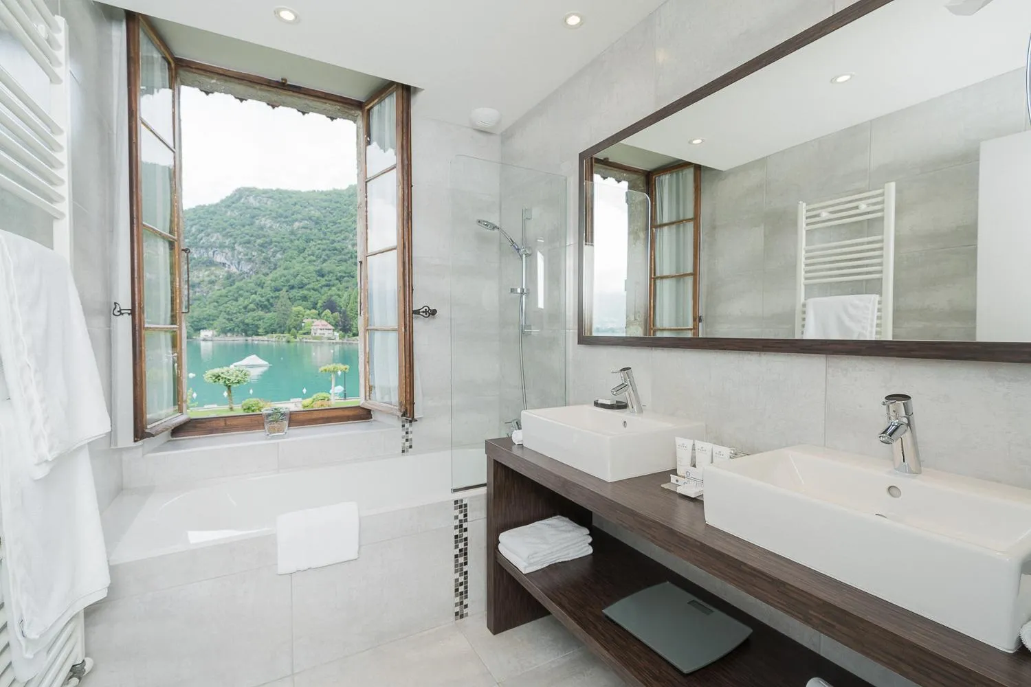 Bathroom in Hotel Le Cottage Bise