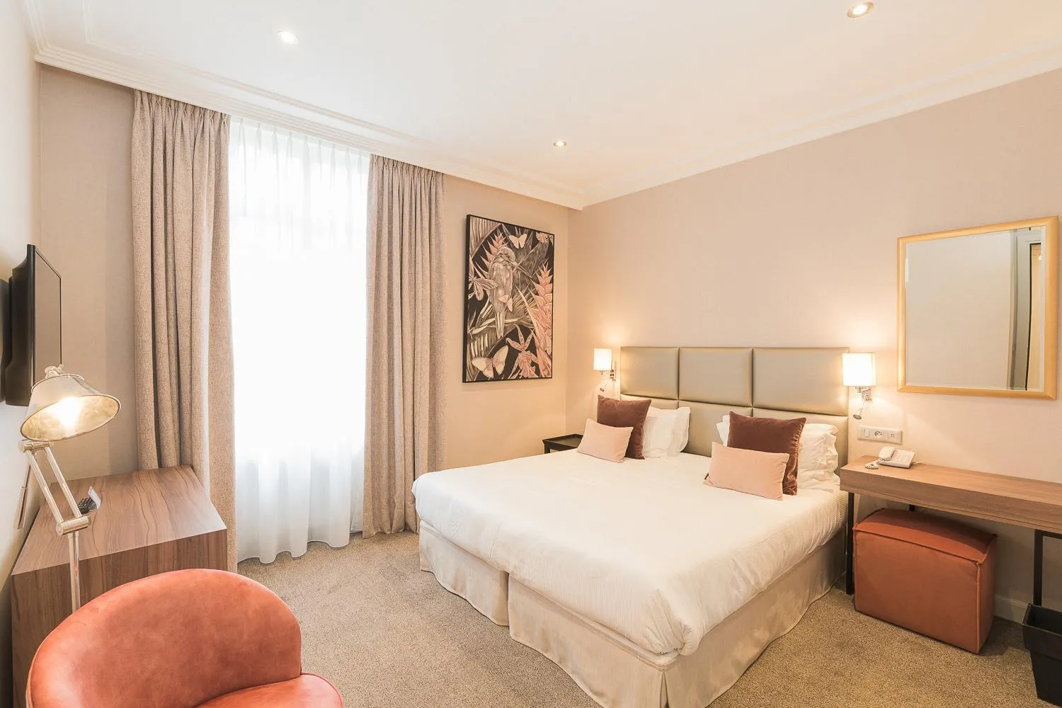 Bed in Hotel Le Cottage Bise