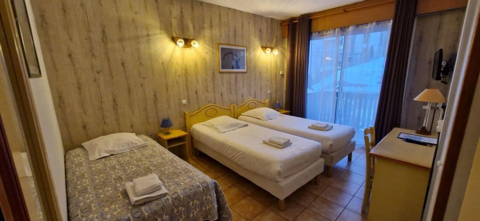 Bed in Hôtel Cristol