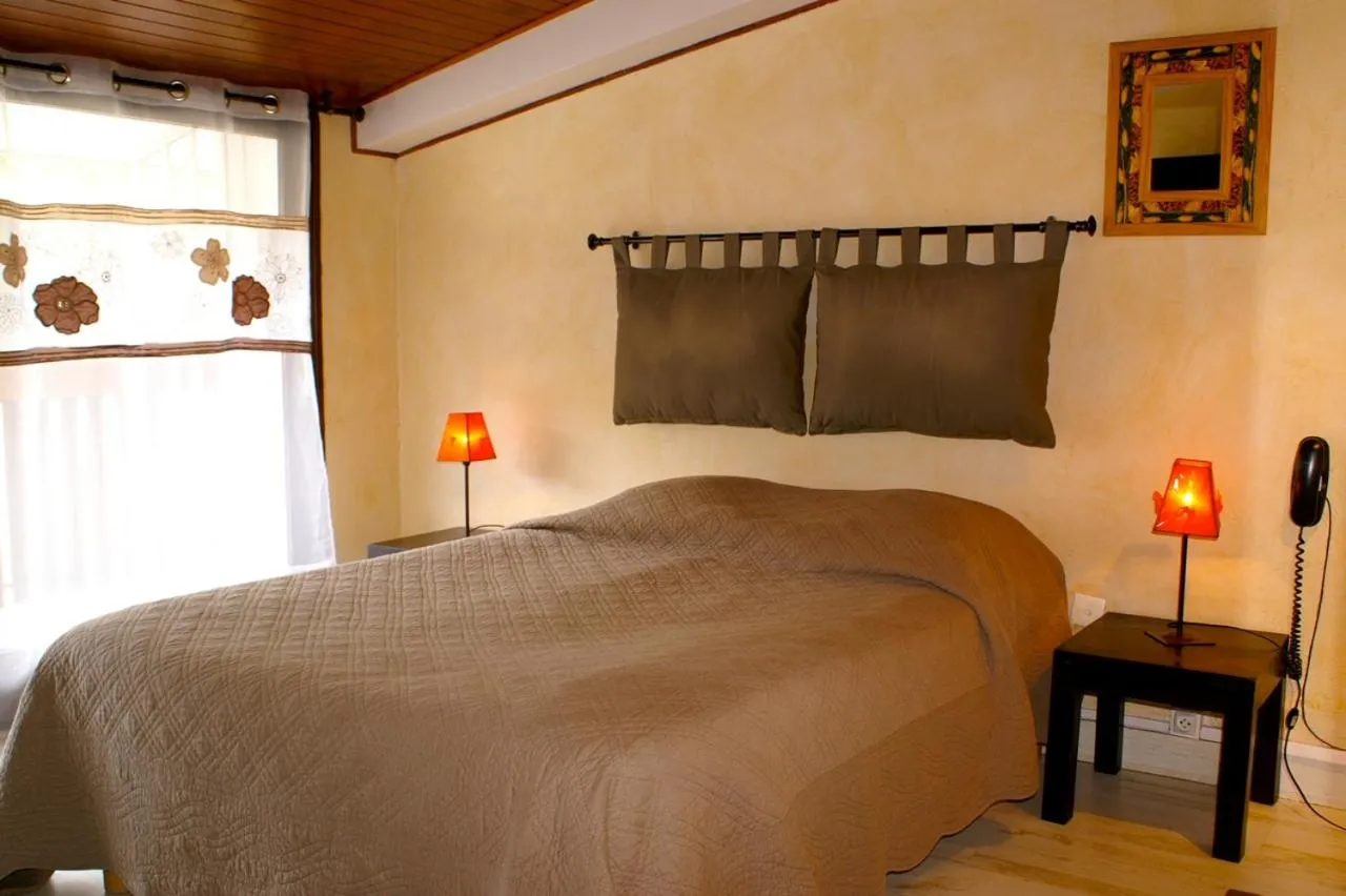 Bed in Hôtel Cristol