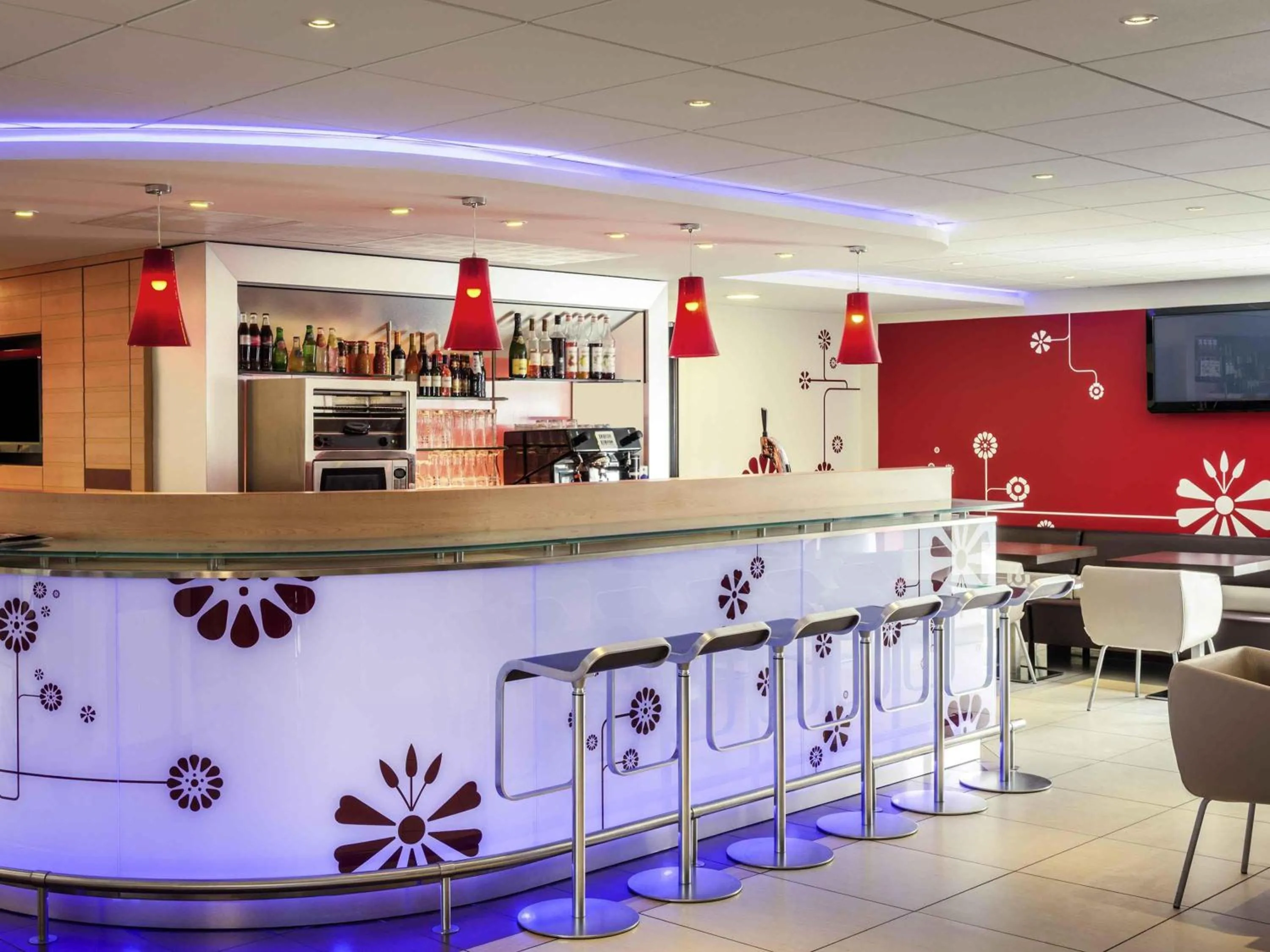 Lounge or bar in ibis Massy