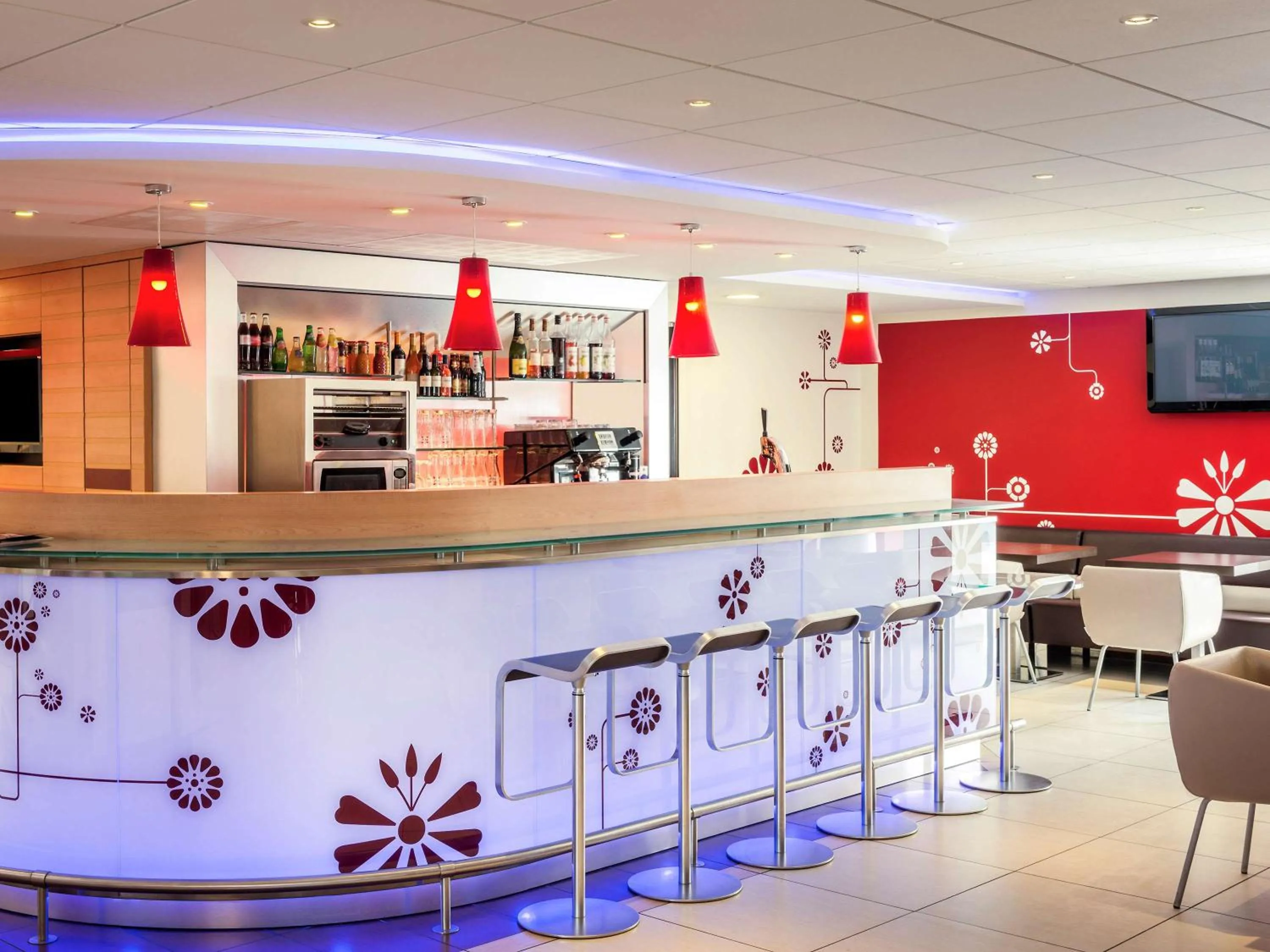 Lounge or bar in ibis Massy