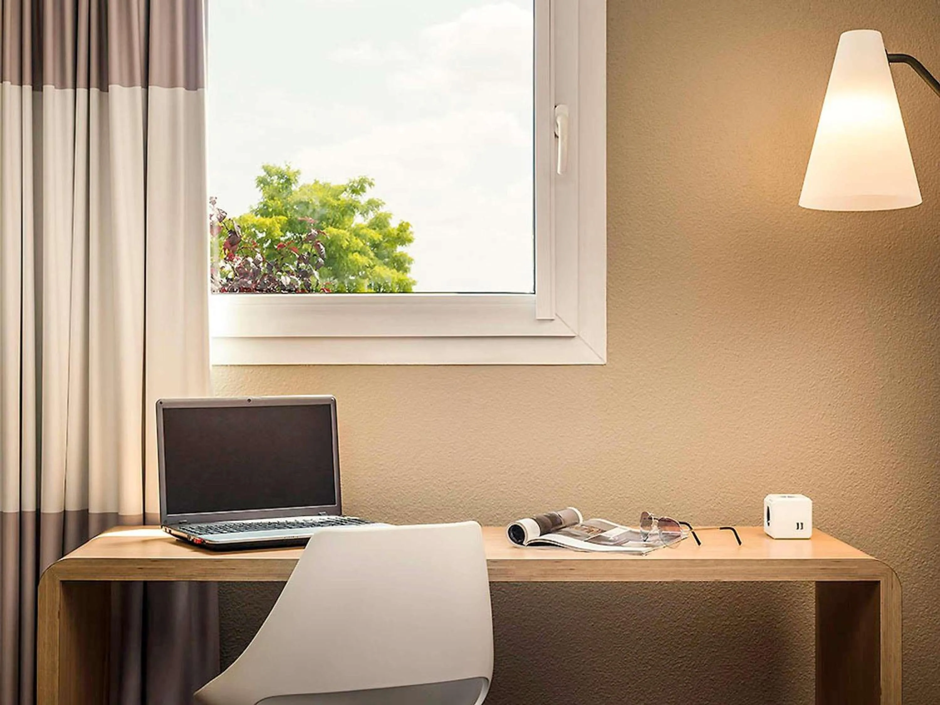 Bedroom in ibis Massy