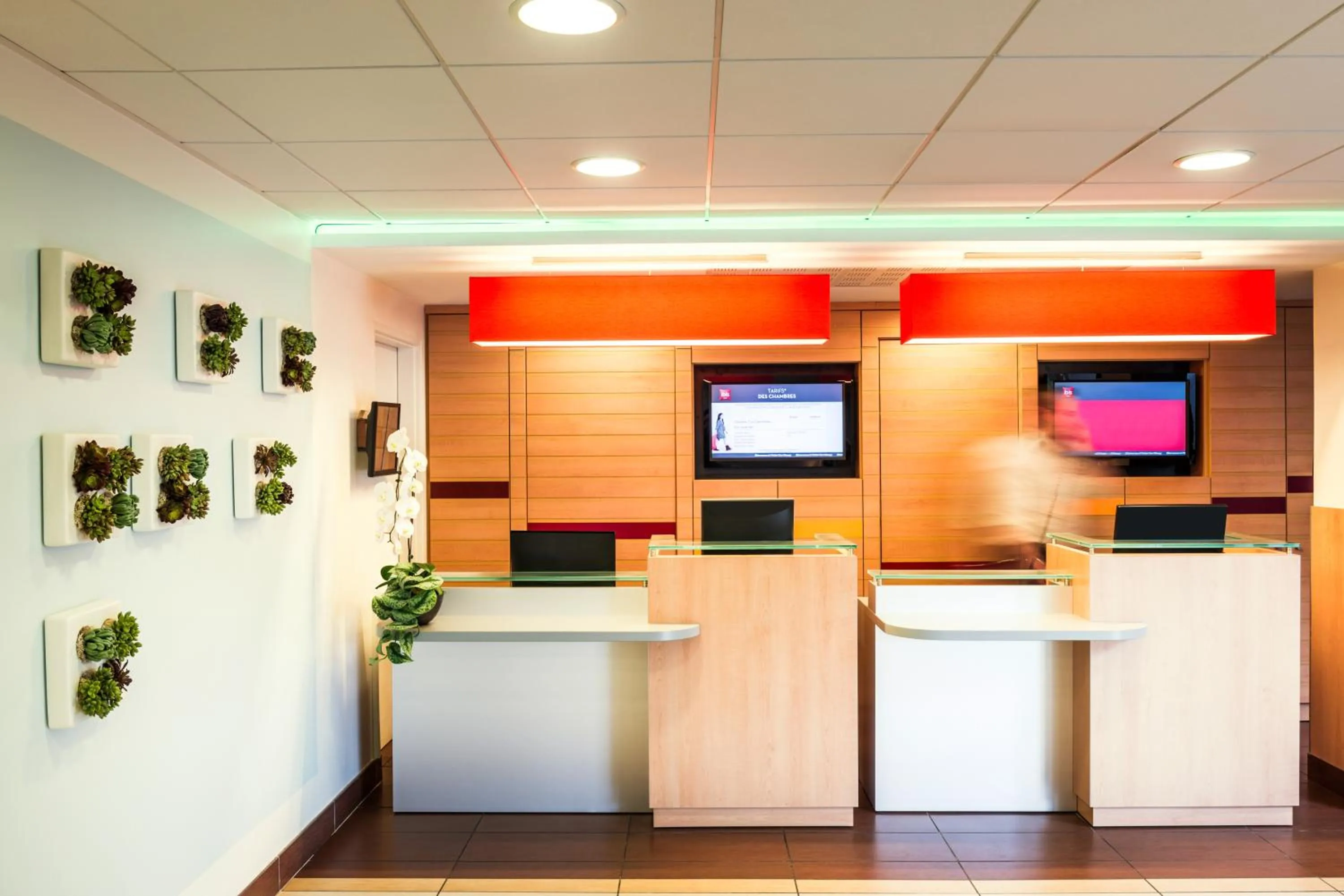 Lobby or reception in ibis Massy