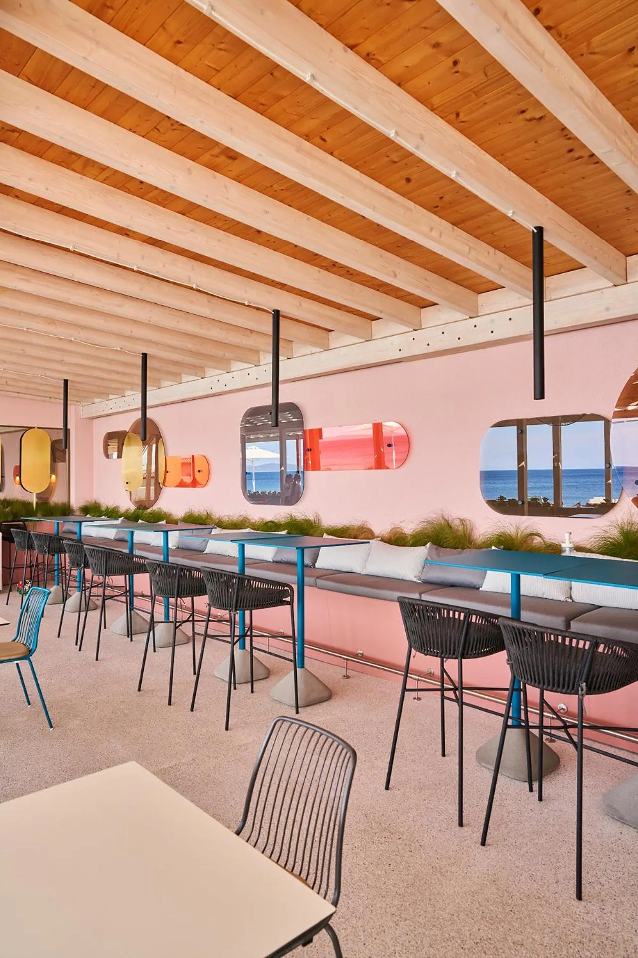 Restaurant/places to eat in Mount Athos Resort