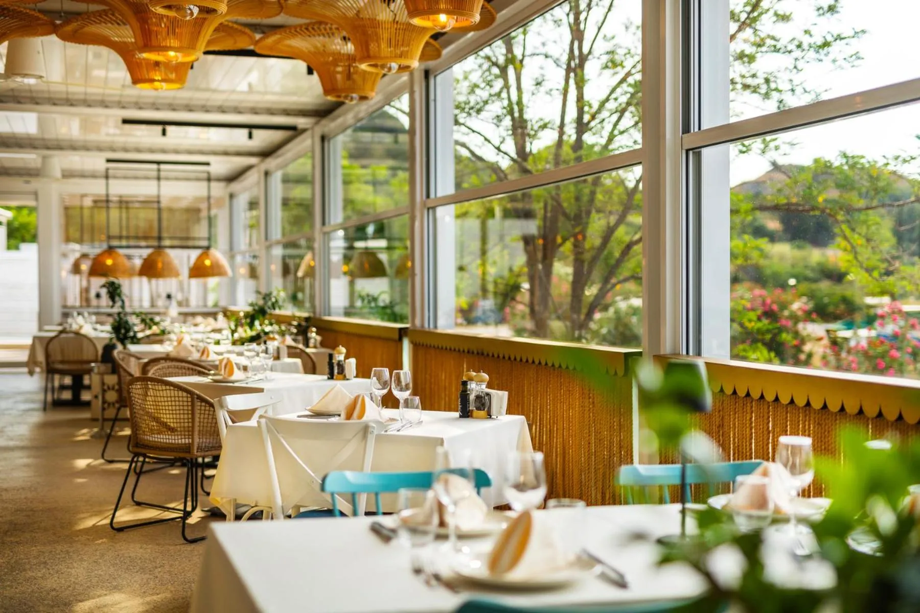 Restaurant/places to eat in Mount Athos Resort