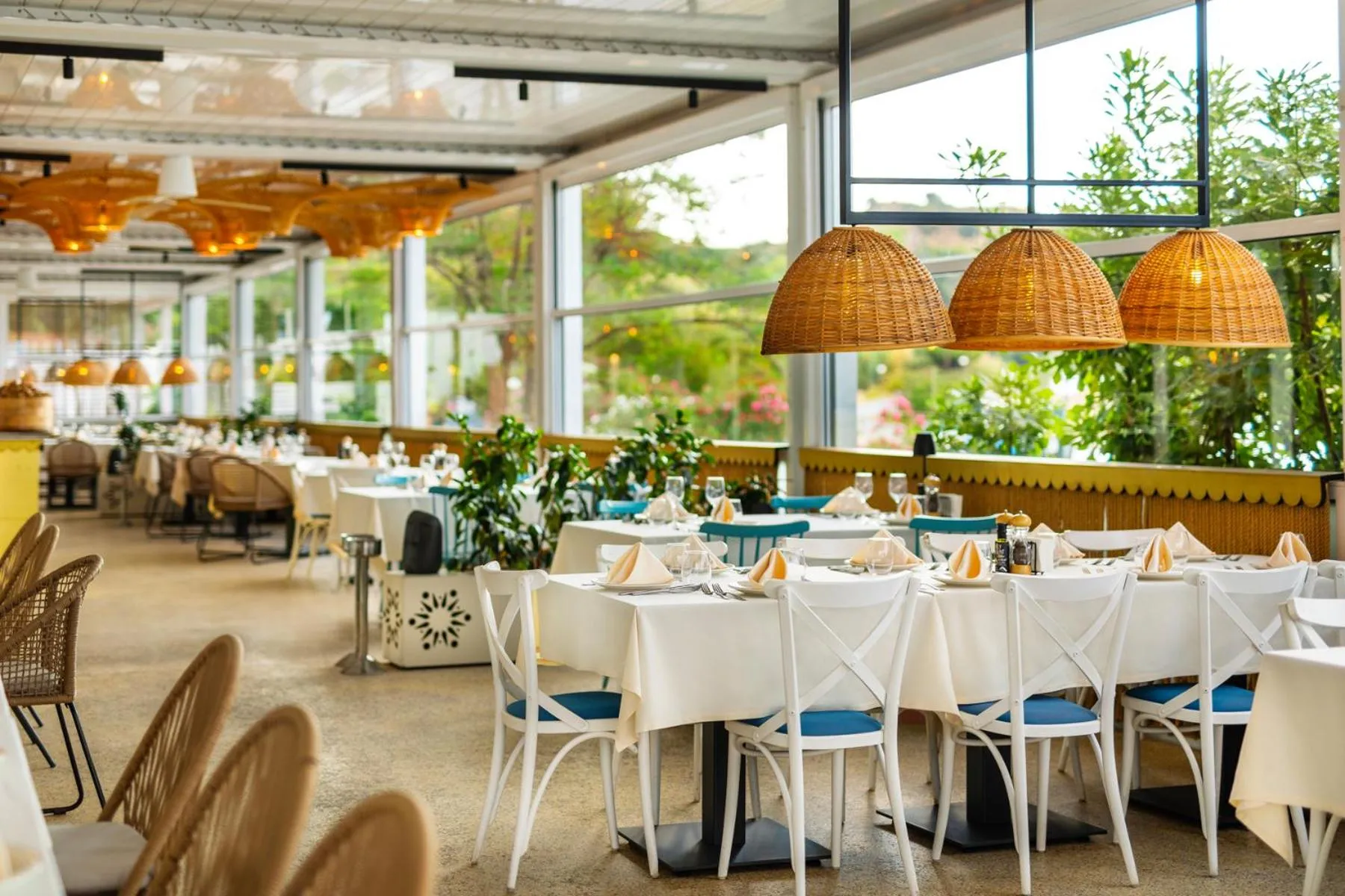 Restaurant/places to eat in Mount Athos Resort