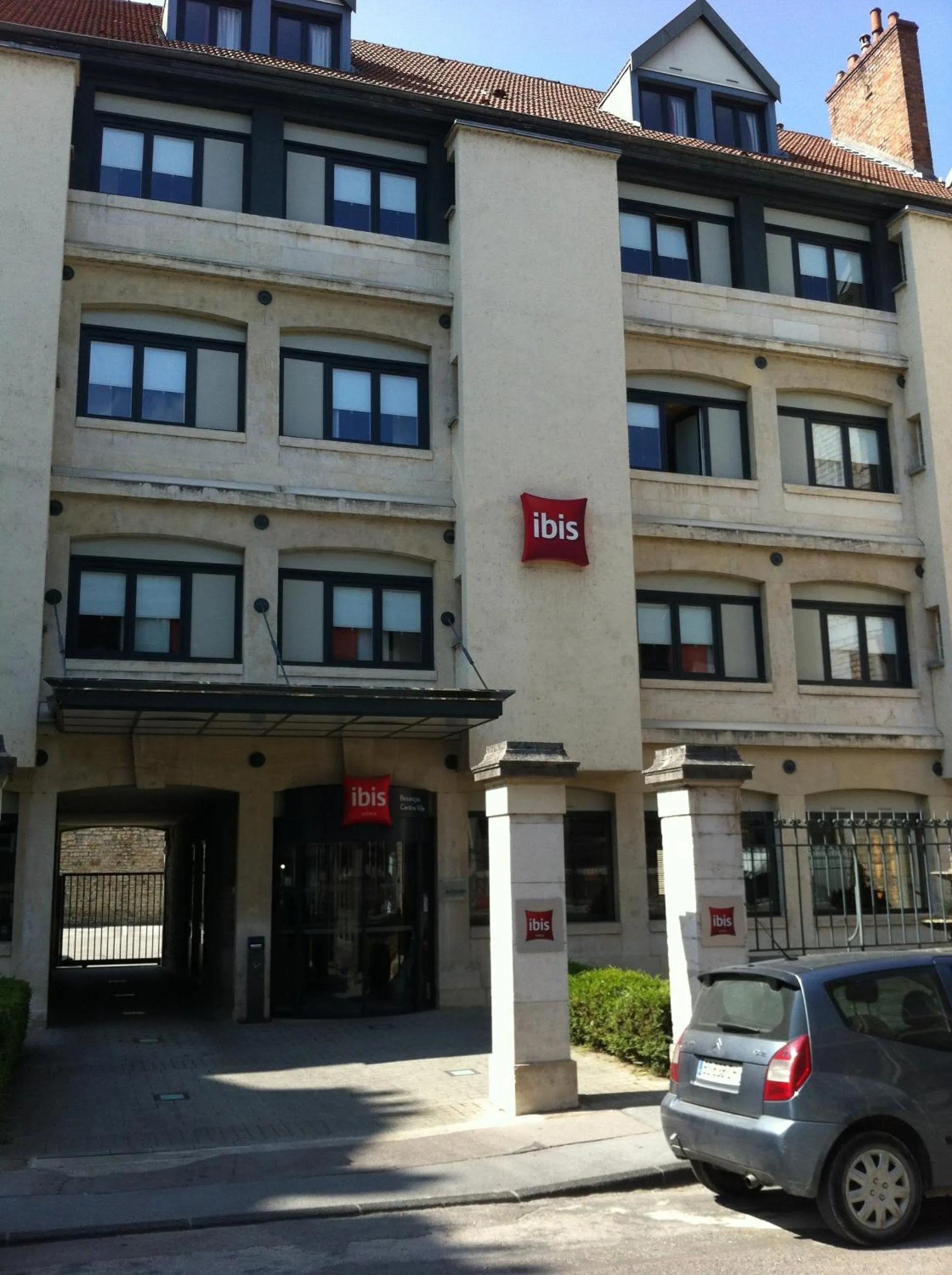 Facade/entrance in ibis Besançon Centre Ville