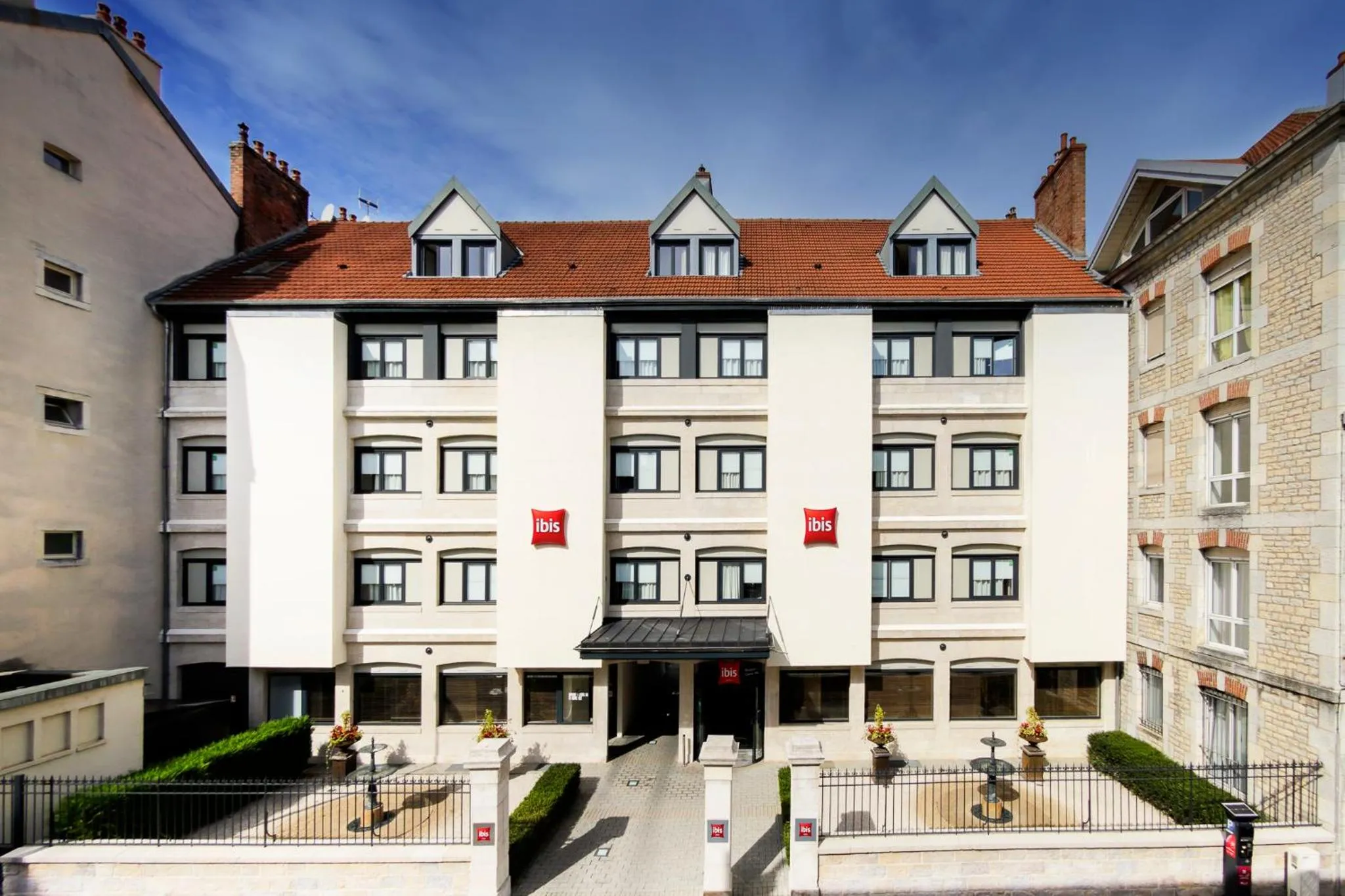 Facade/entrance in ibis Besançon Centre Ville