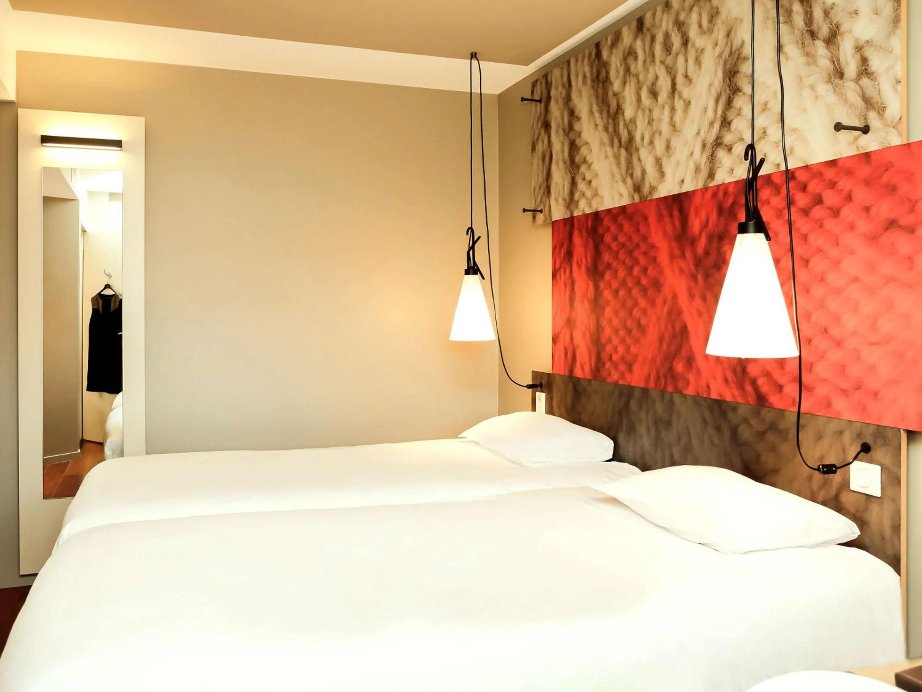 Photo of the whole room, Bed in ibis Besançon Centre Ville