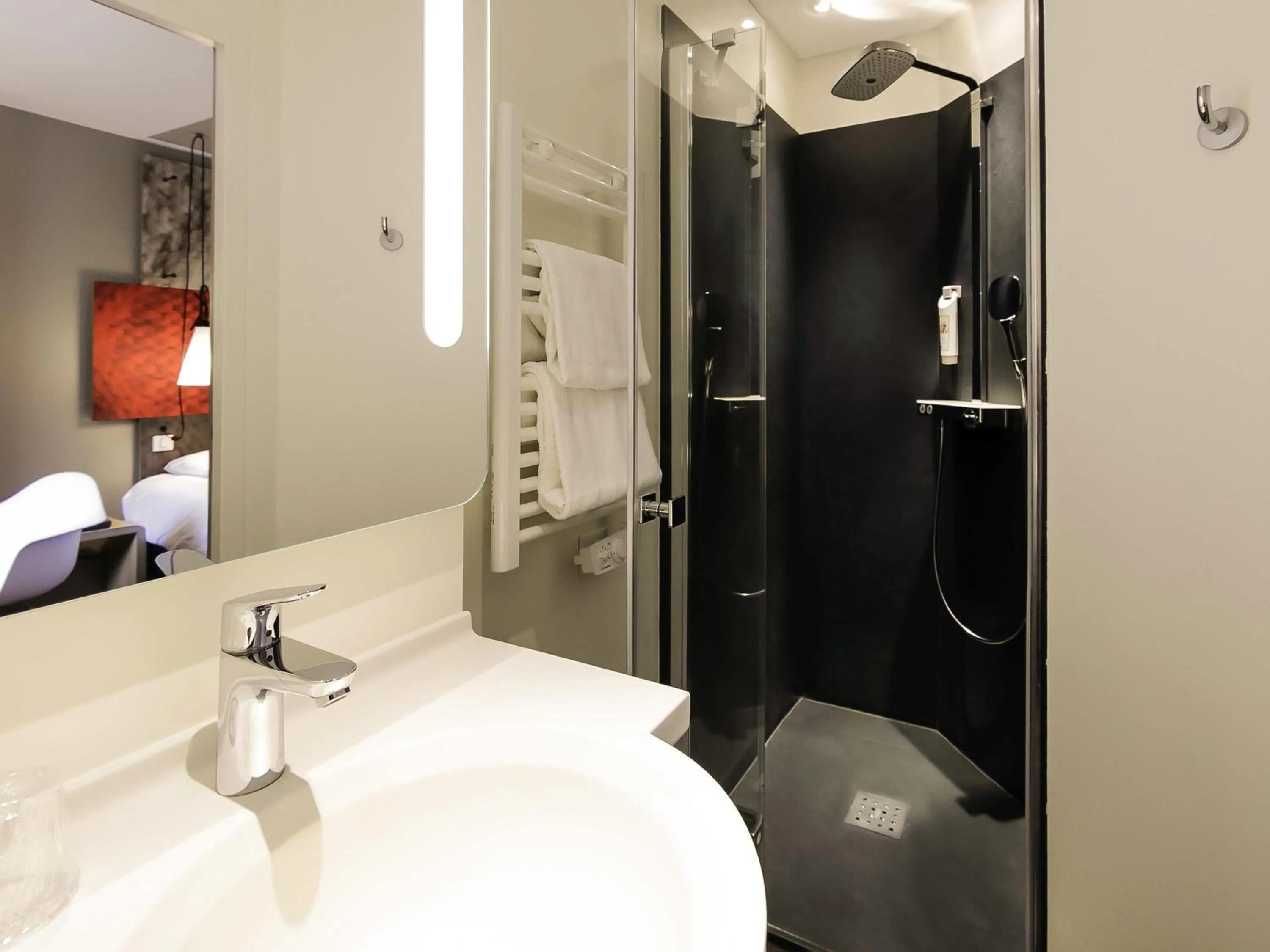 Bedroom in ibis Besançon Centre Ville