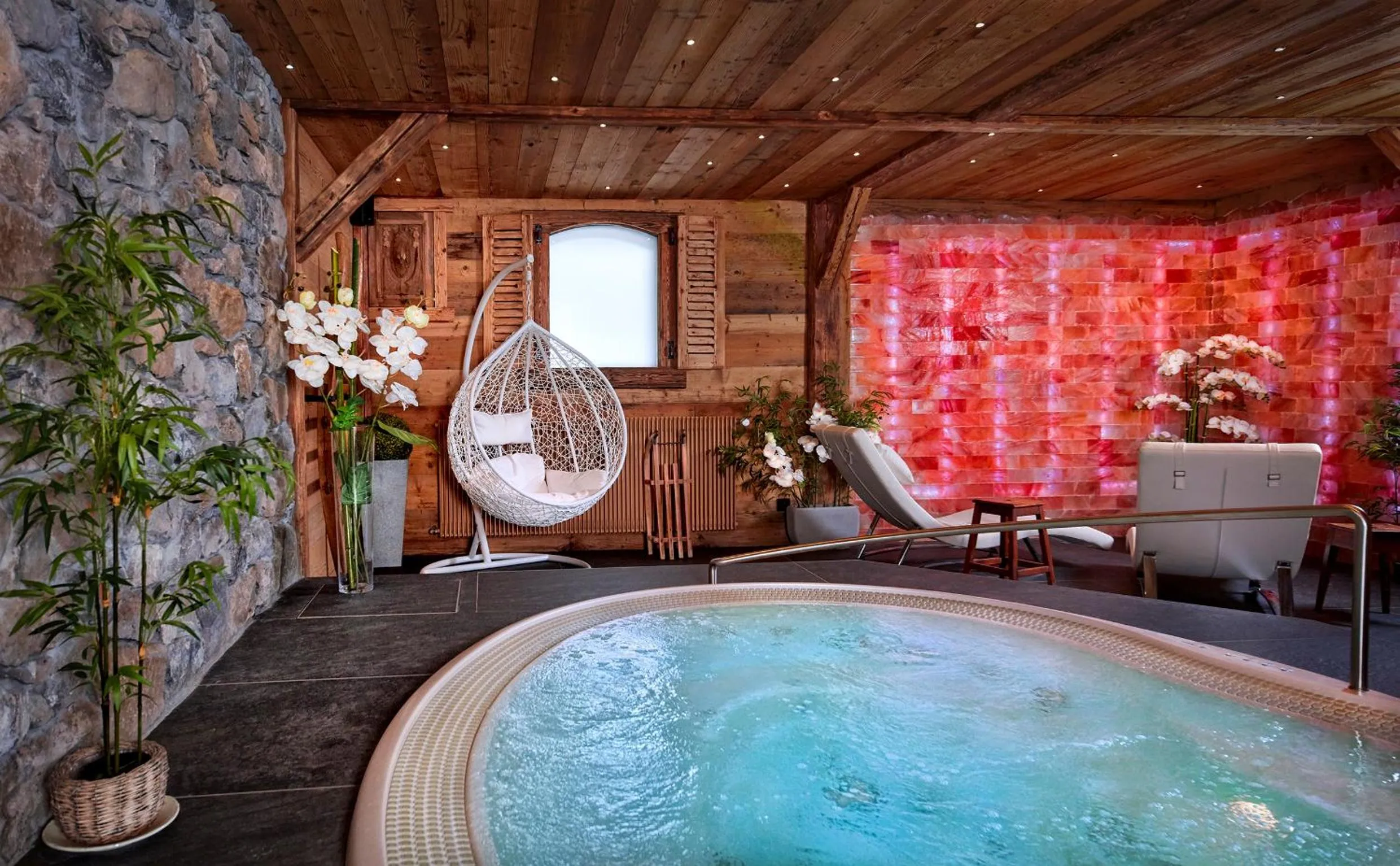 Spa and wellness centre/facilities in Chalet-Hôtel Neige et Roc, The Originals Relais