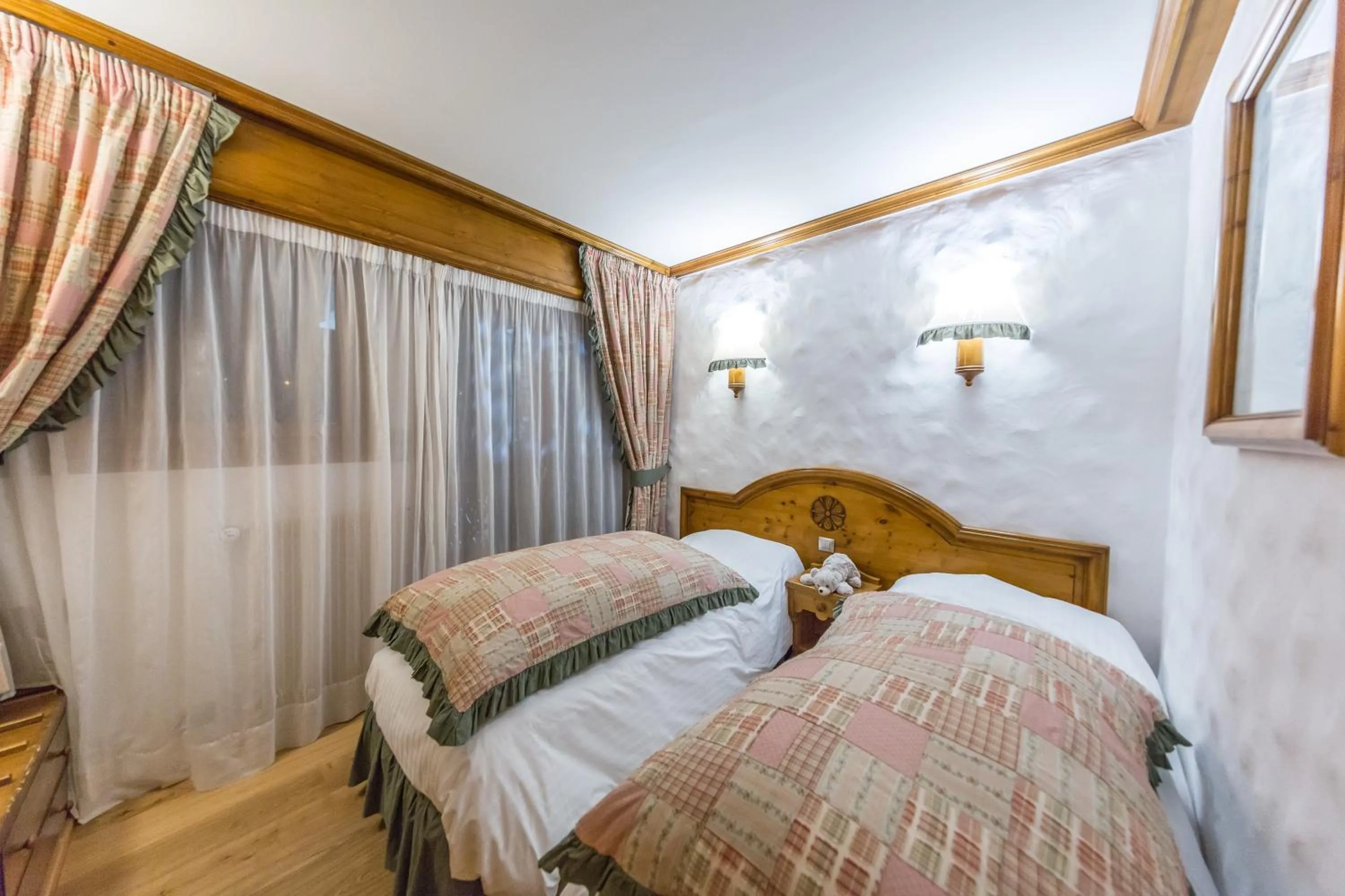 Bed in Chalet-Hôtel Neige et Roc, The Originals Relais