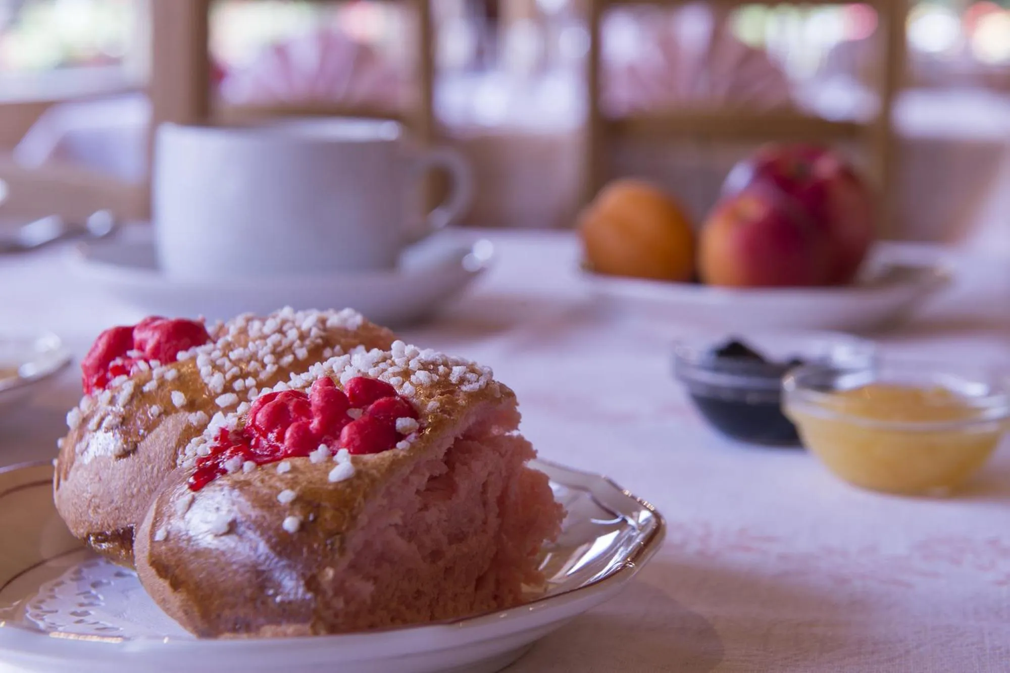 Breakfast in Chalet-Hôtel Neige et Roc, The Originals Relais
