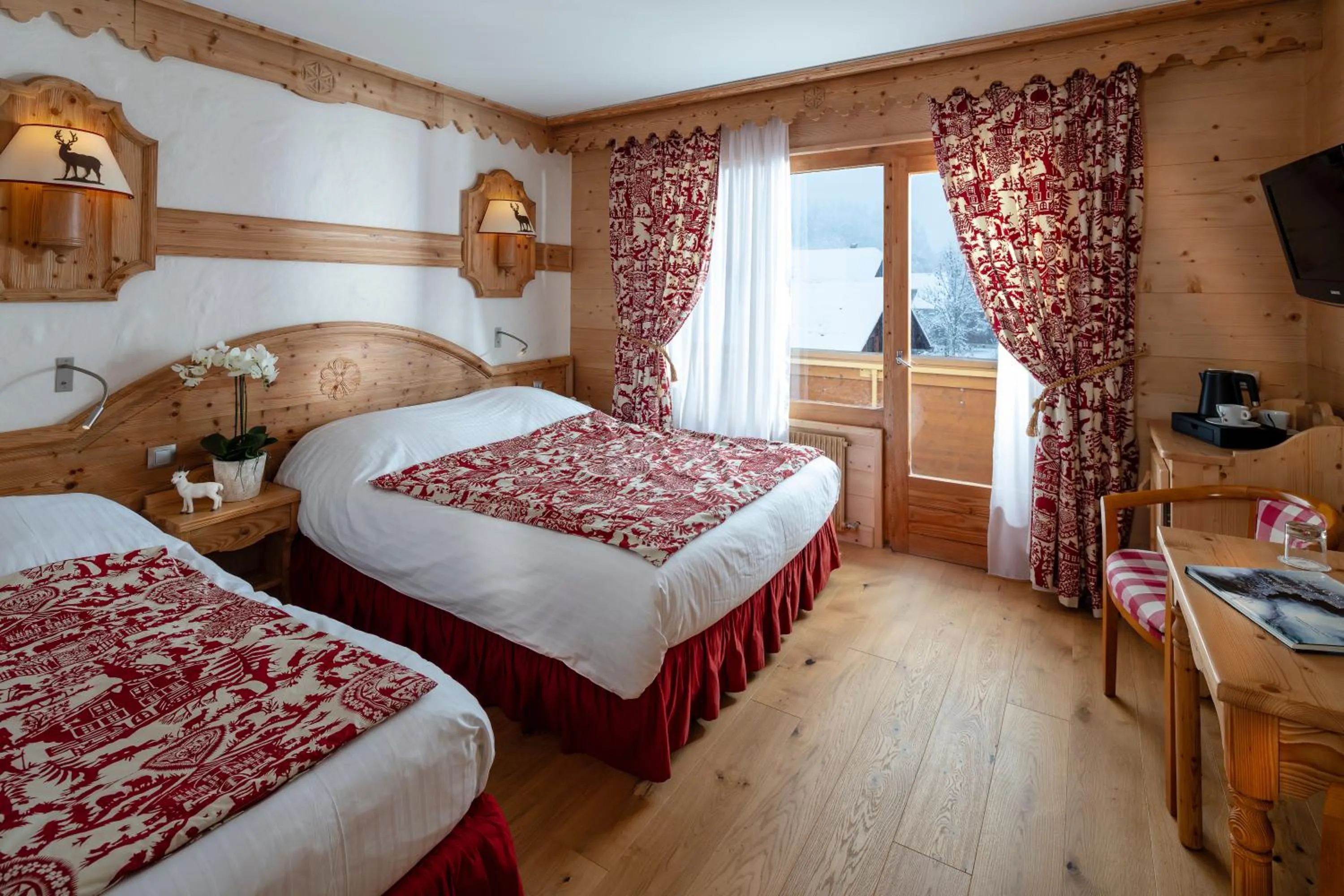 Bed in Chalet-Hôtel Neige et Roc, The Originals Relais