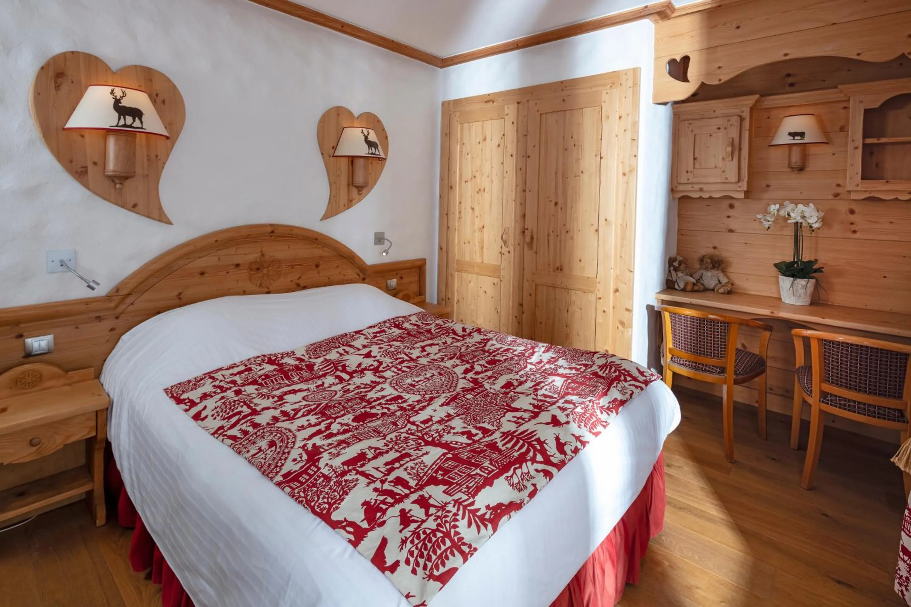 Bed in Chalet-Hôtel Neige et Roc, The Originals Relais