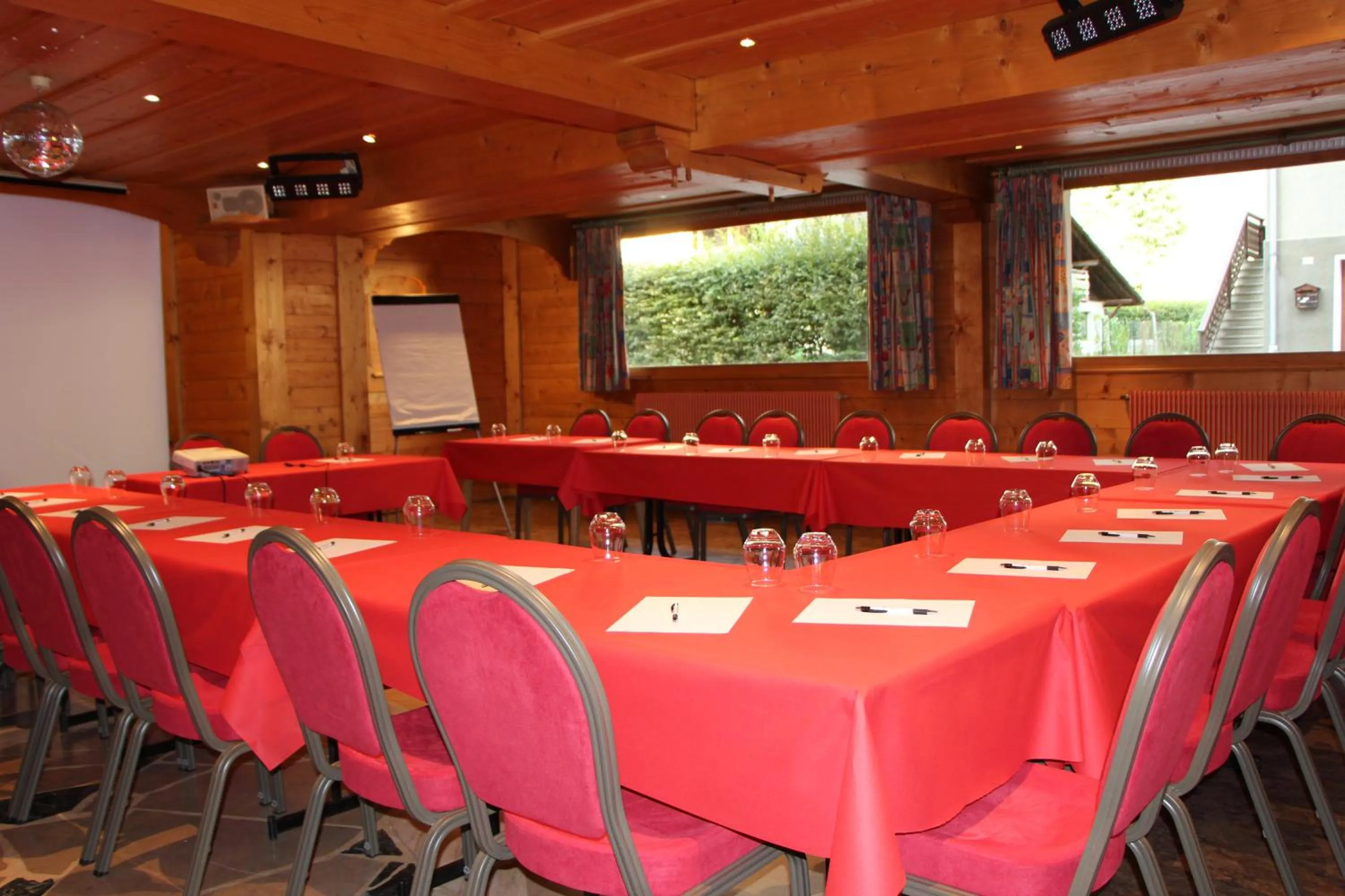 Meeting/conference room in Chalet-Hôtel Neige et Roc, The Originals Relais