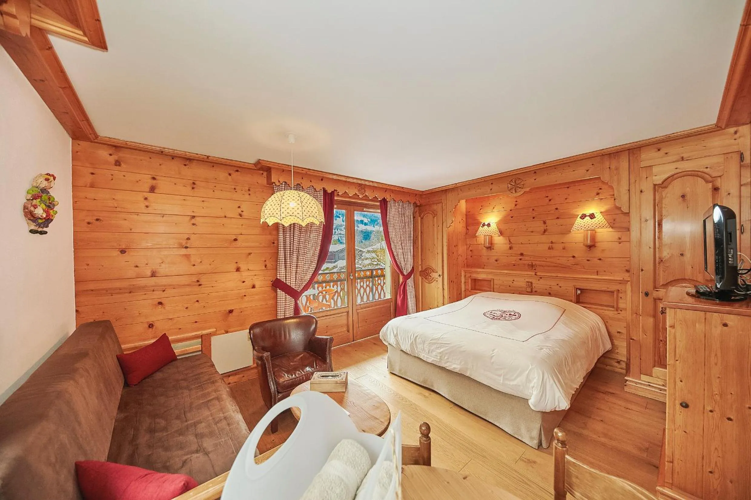 Bedroom, Bed in Chalet-Hôtel Neige et Roc, The Originals Relais