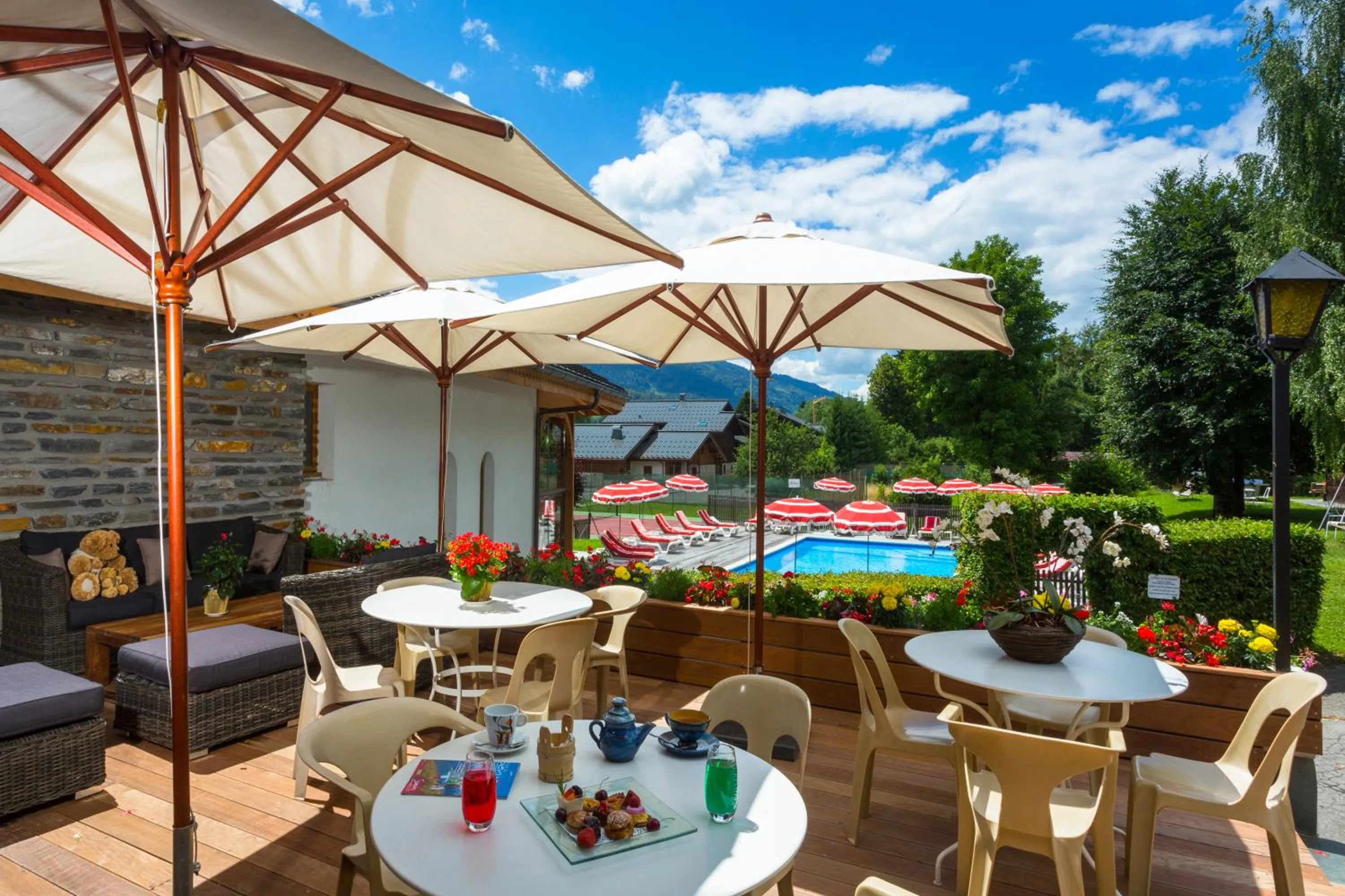 Patio in Chalet-Hôtel Neige et Roc, The Originals Relais